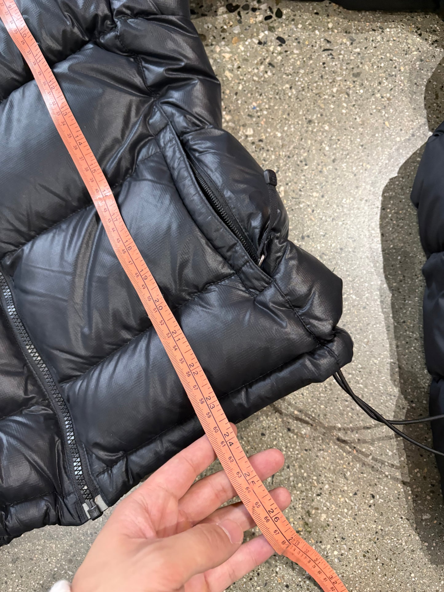 (S) All Black North Face 700 Puffer