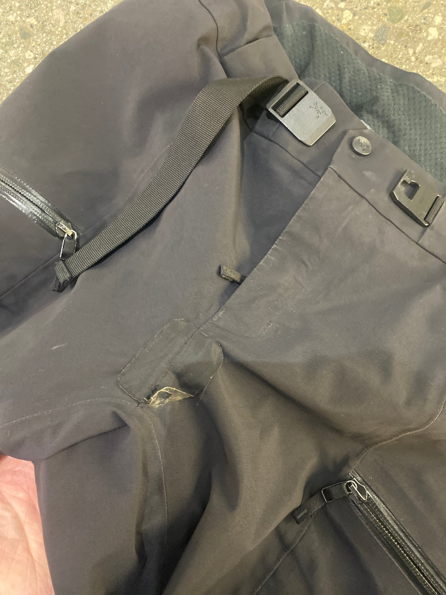 (L) Arc’teryx Sabre Pants ( Retails for $750 )