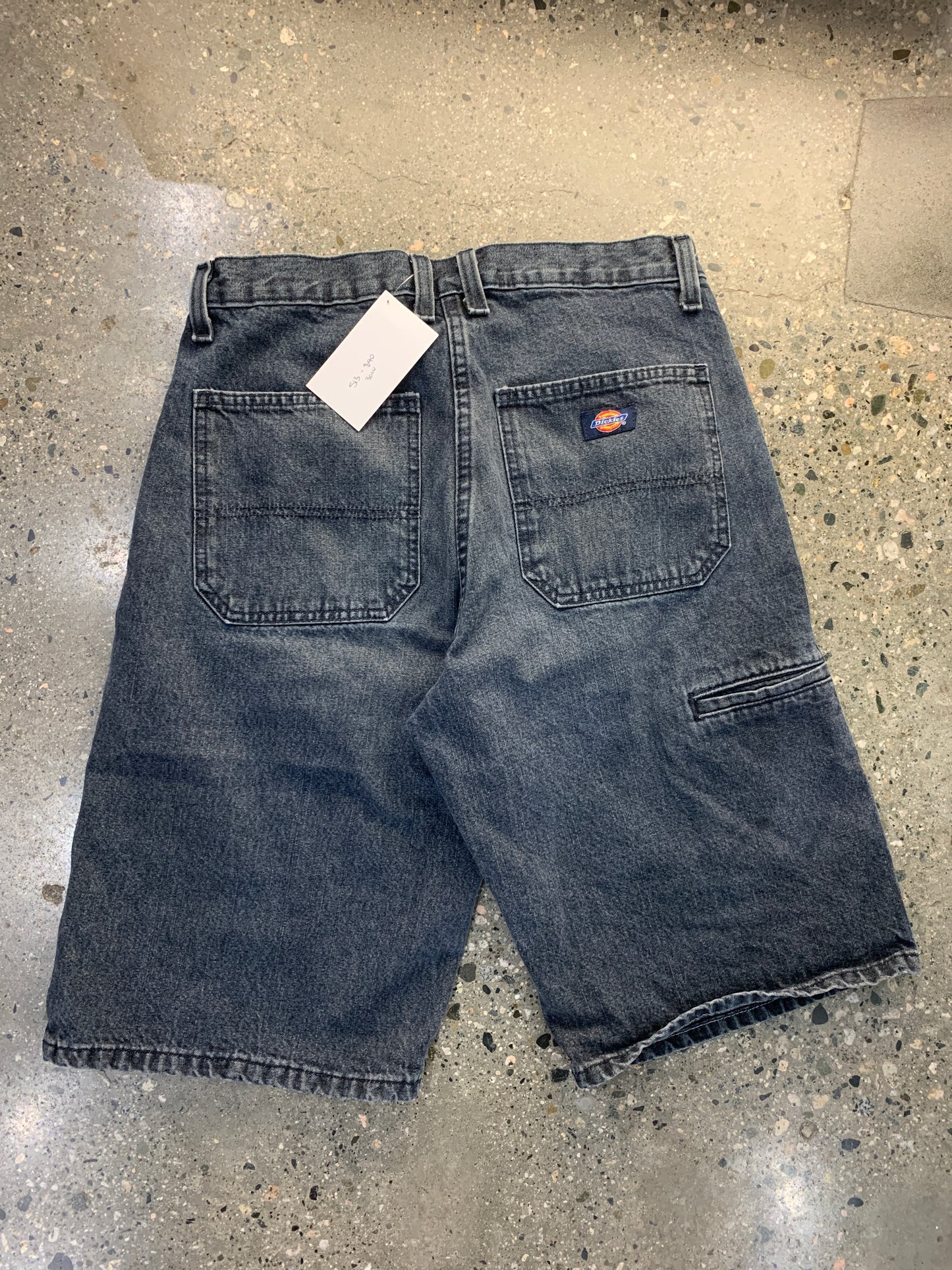 s13 - 30w Dickies Jorts