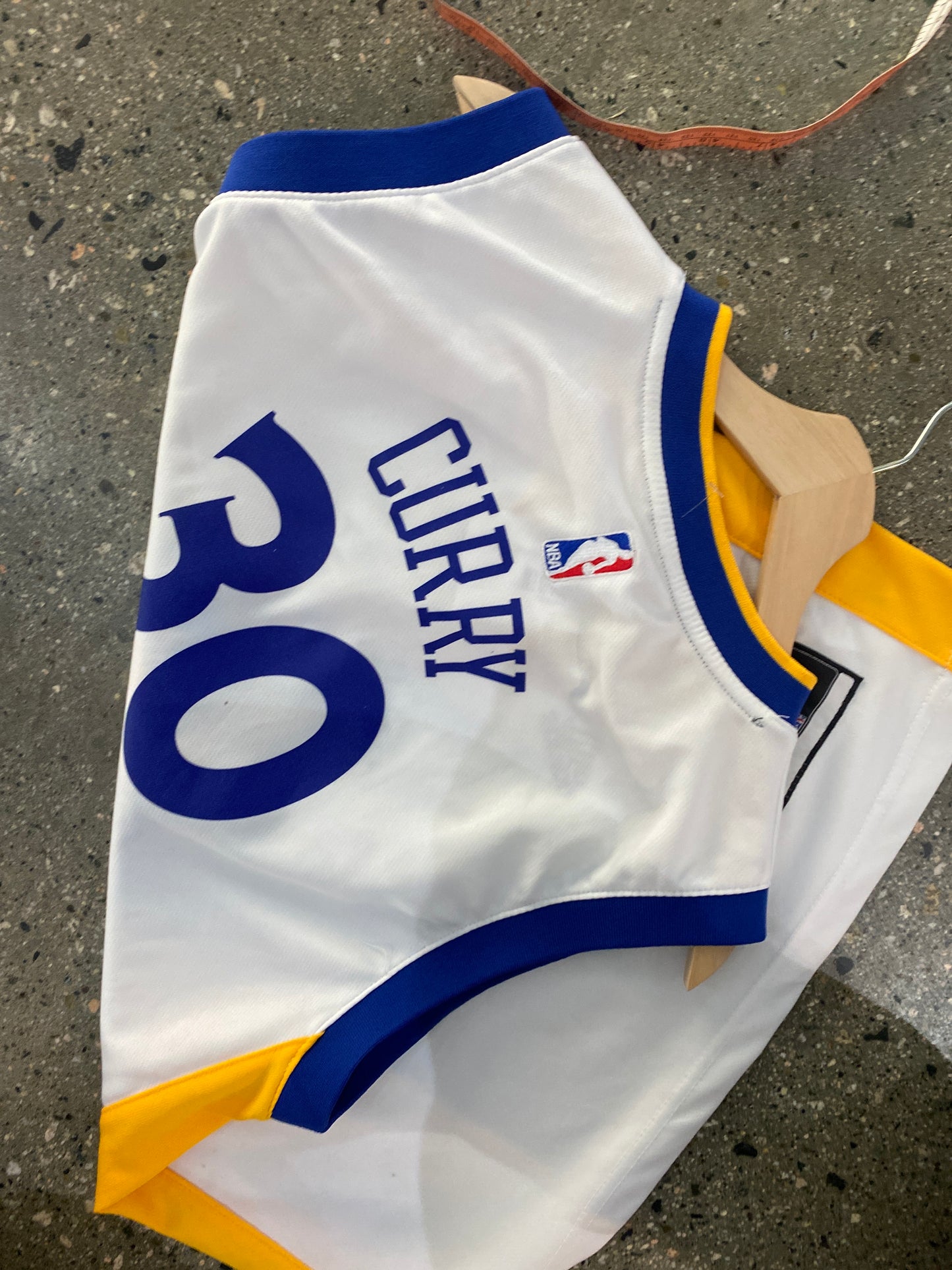 (S) GSW Stephen Curry Jersey ( stains)