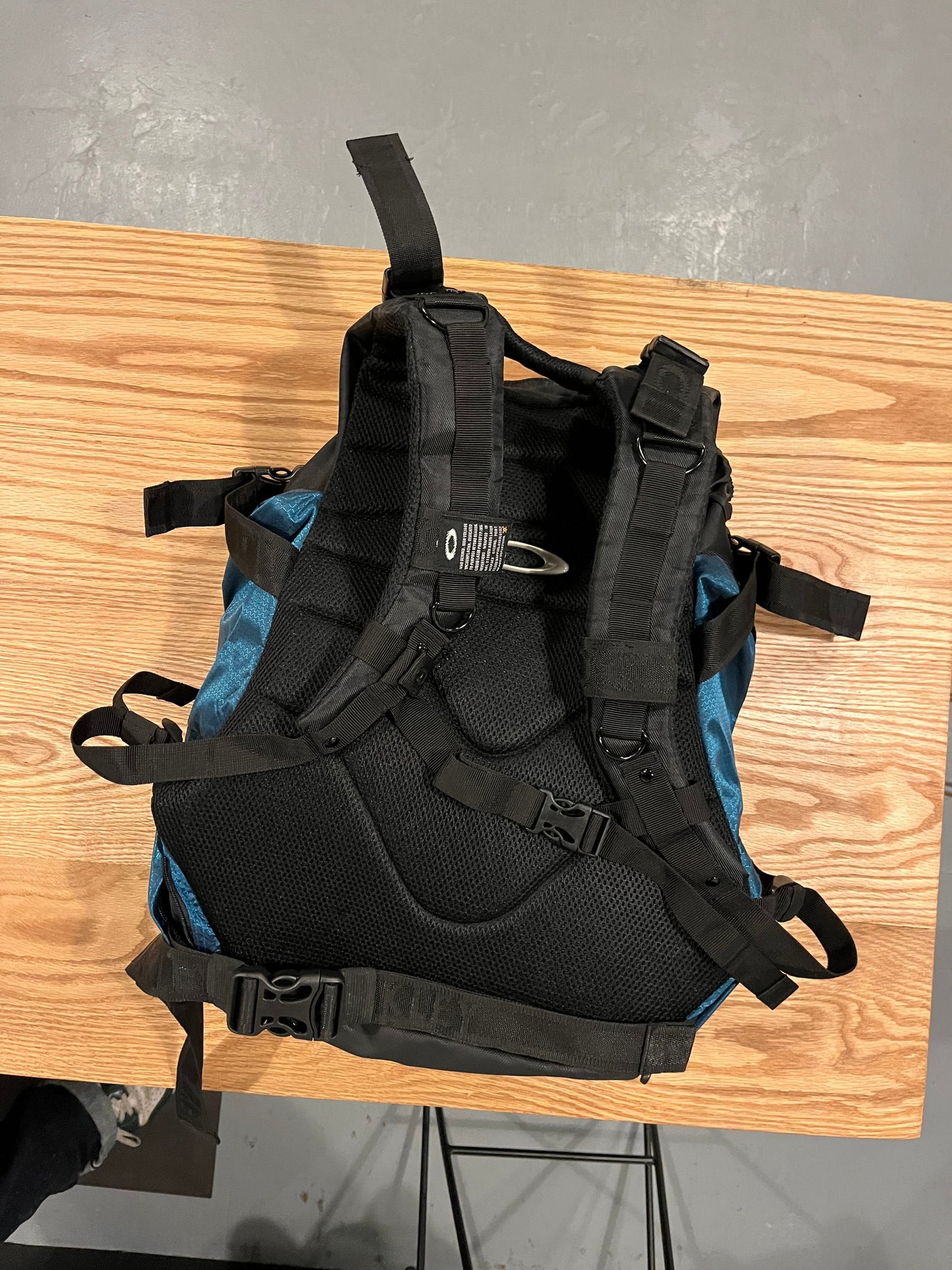 ~ (XL) Oakley Tech Mountaineering Bag