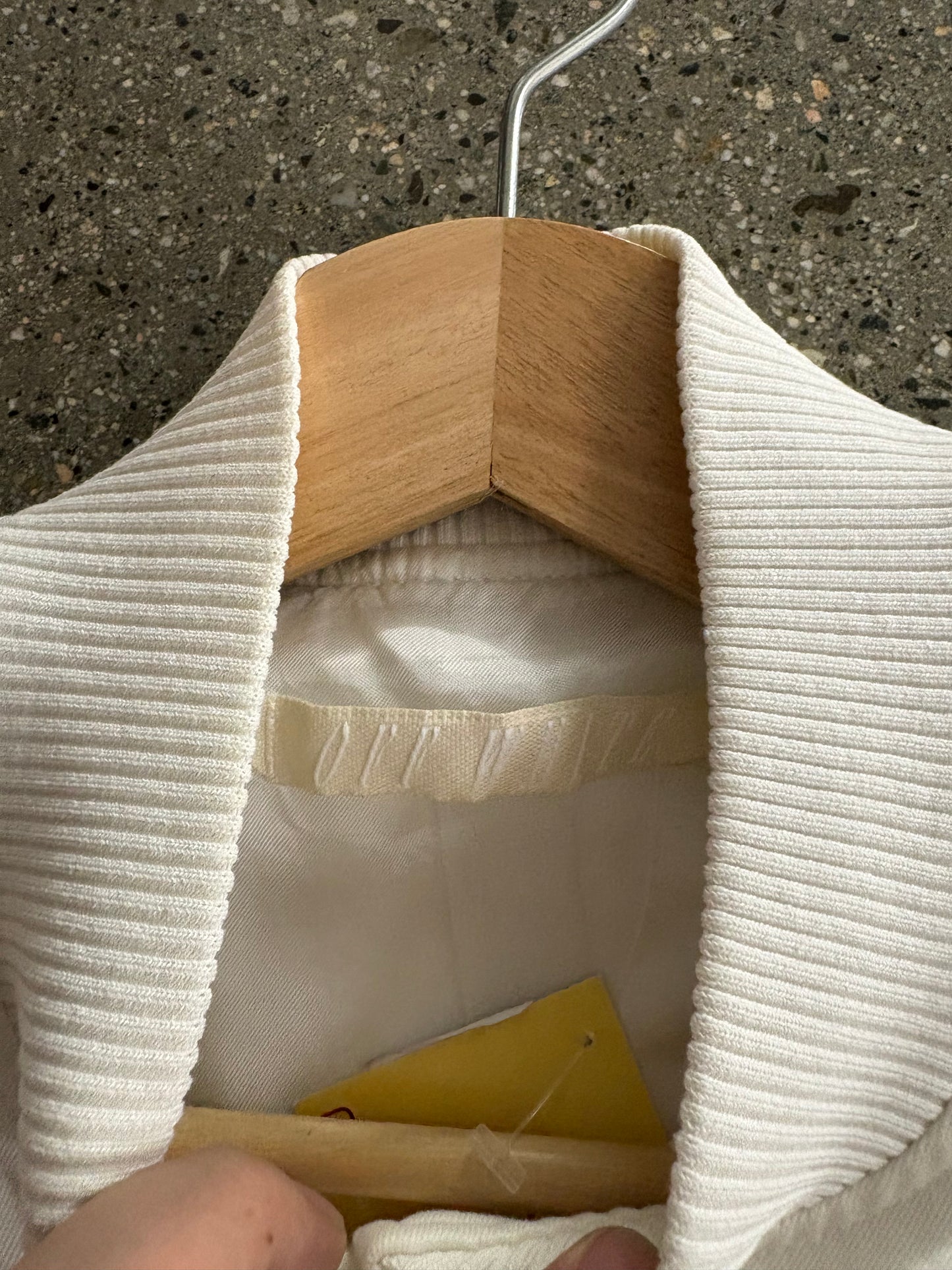 Offwhite jkt