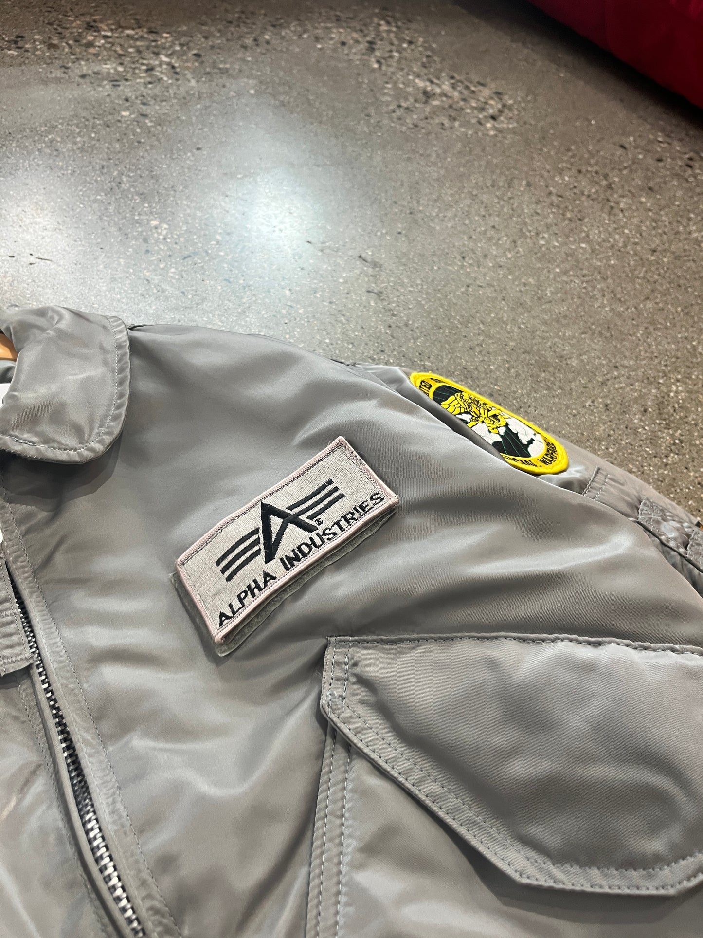 (S/M) Alpha Industries CVN 74 Grey Bomber