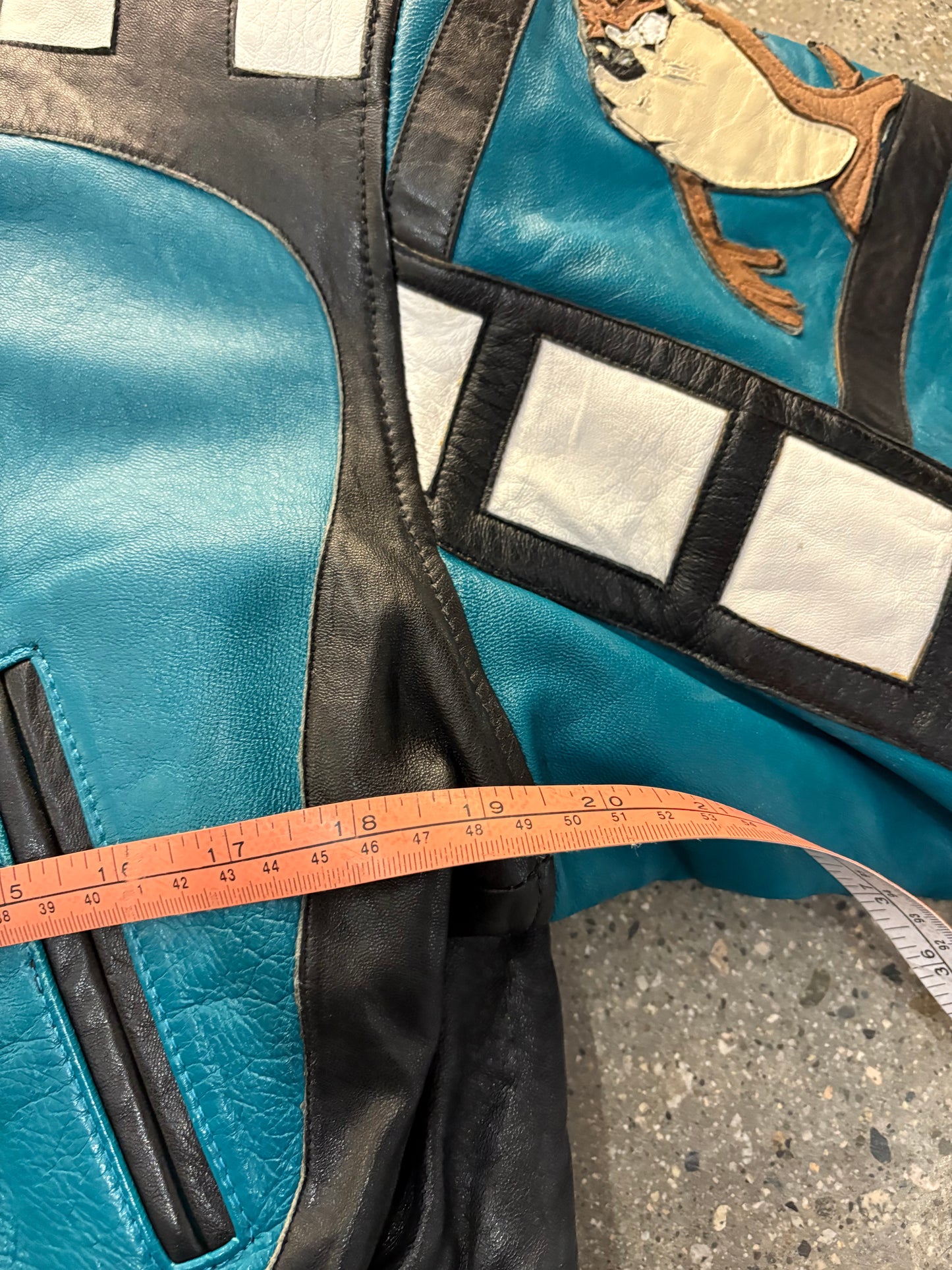 (XS) Vintage Rare Taz Leather Jacket Cropped