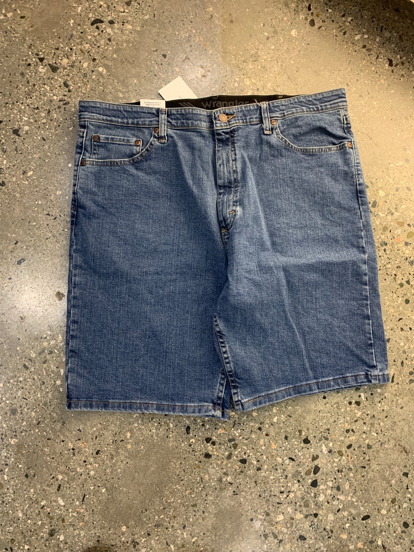 S27 - 38W BNWT Wrangler Jort