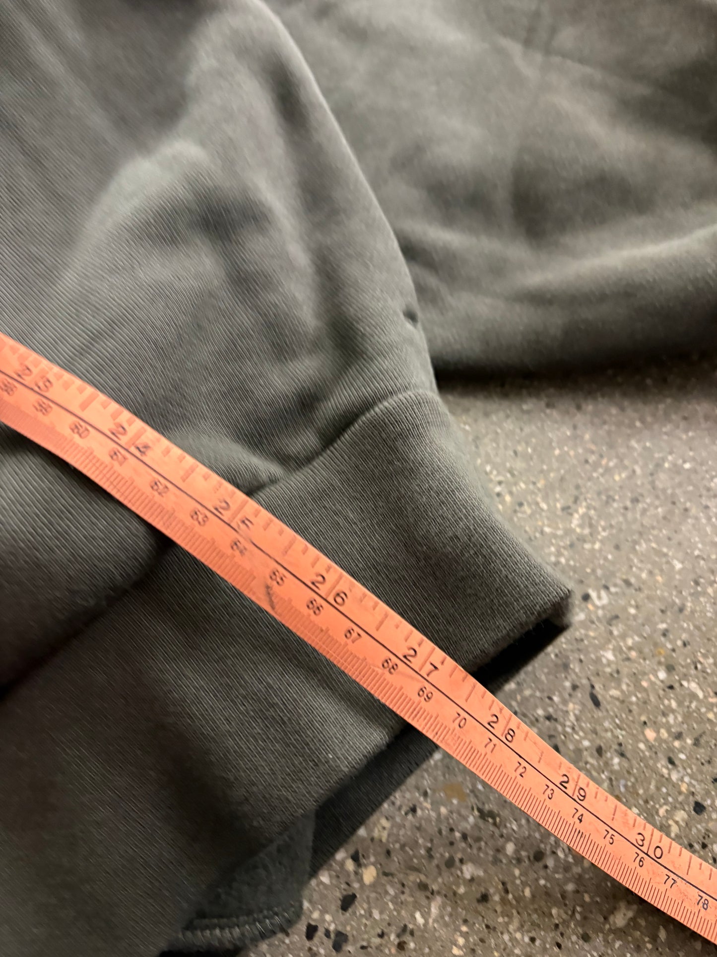 (L) Essentials Crewneck Brand new