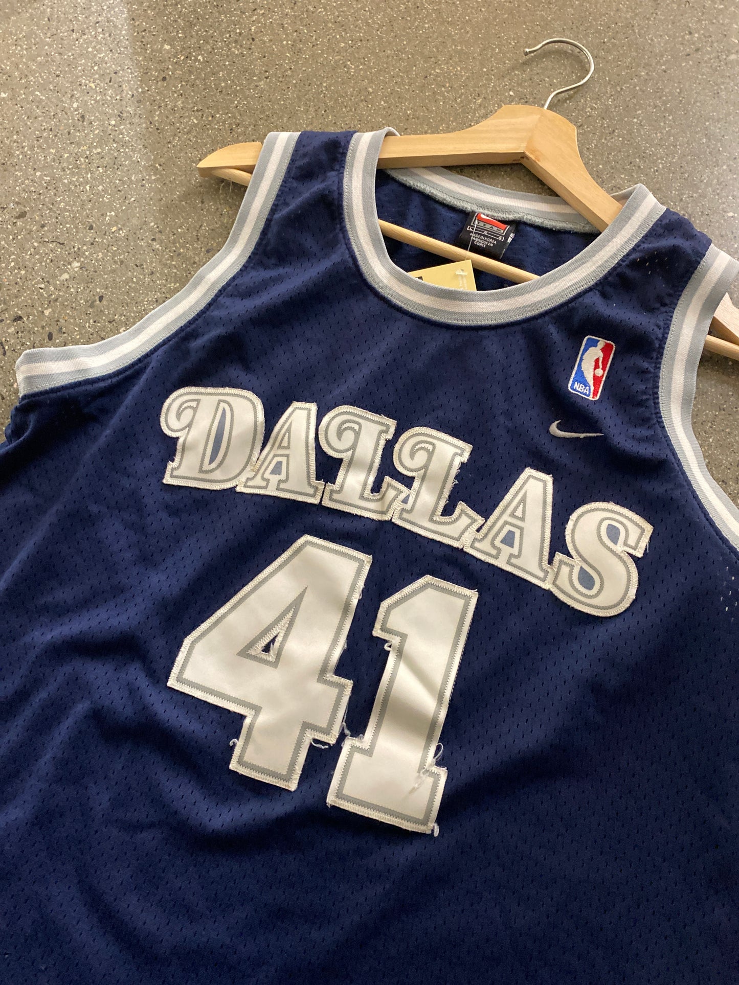 (L/XL) 90s Dallas Mavs Dirk Jersey ( as is )