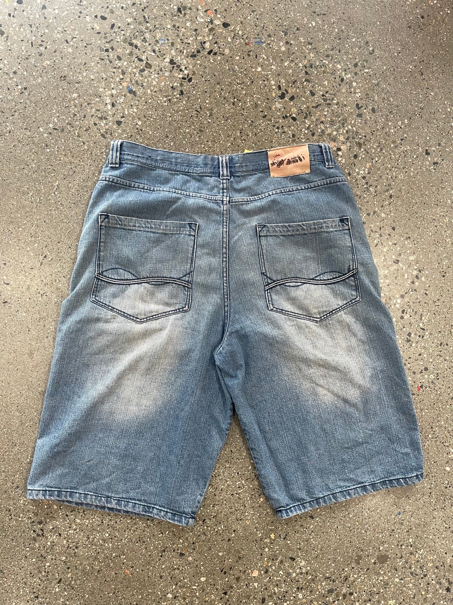 (36”) Mecca Baggy Lightwash Jorts