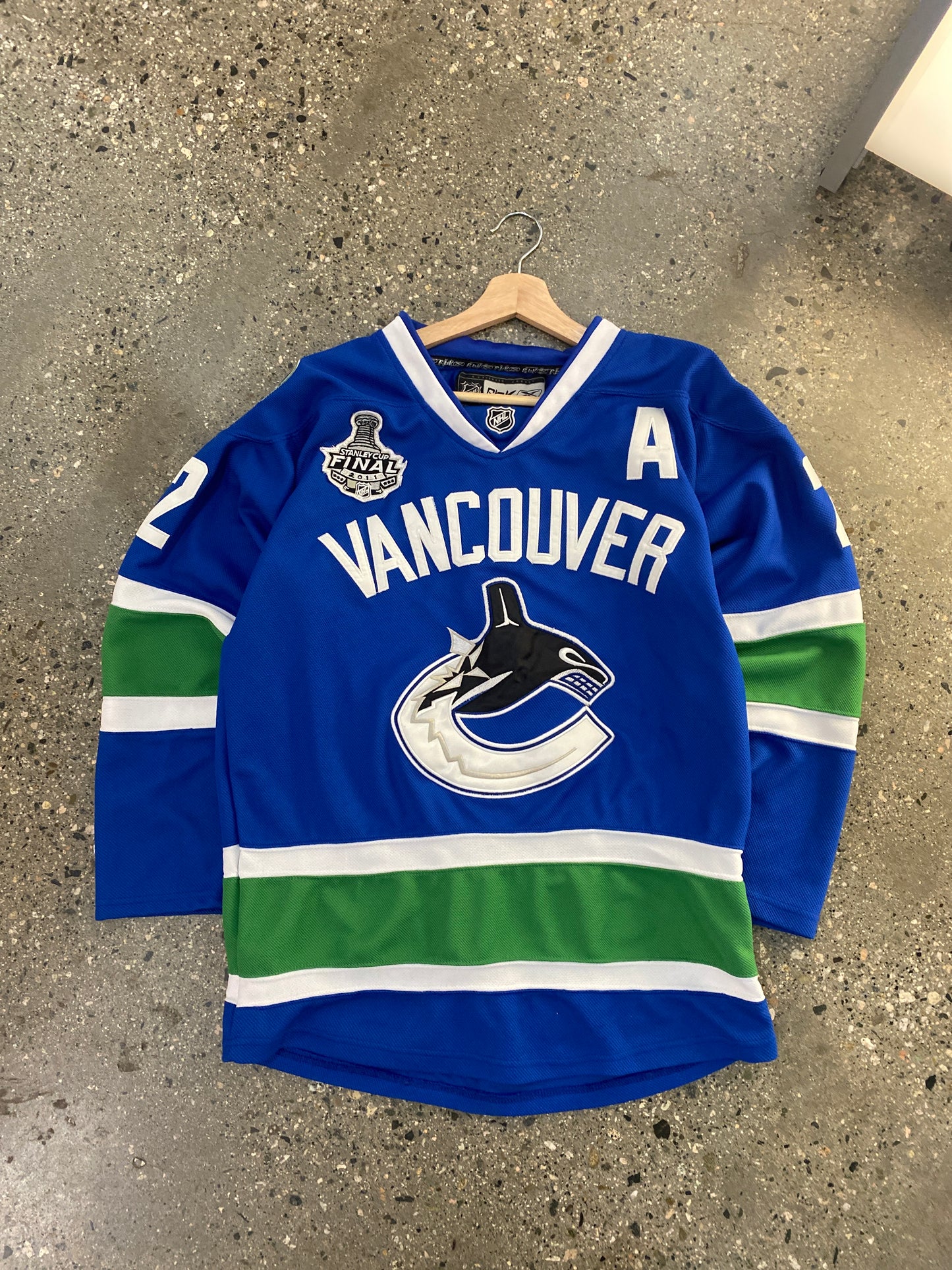 (L/XL) Vancouver Canucks Daniel Sedin Stanley Cup Finals Jersey