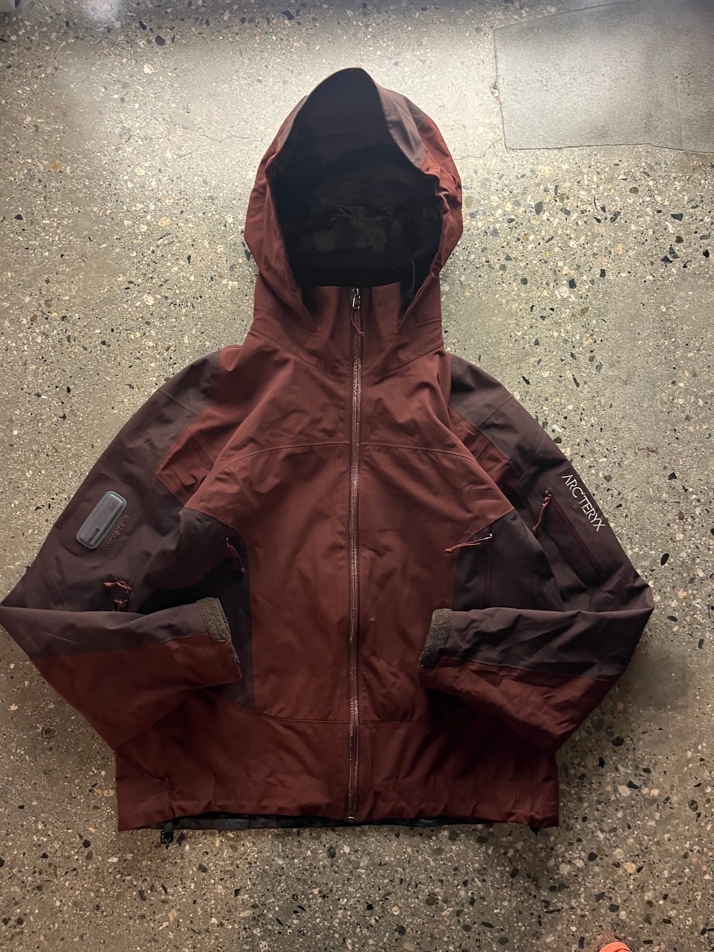 (M) 2010 Arc’teryx Sting Ray Mahogany