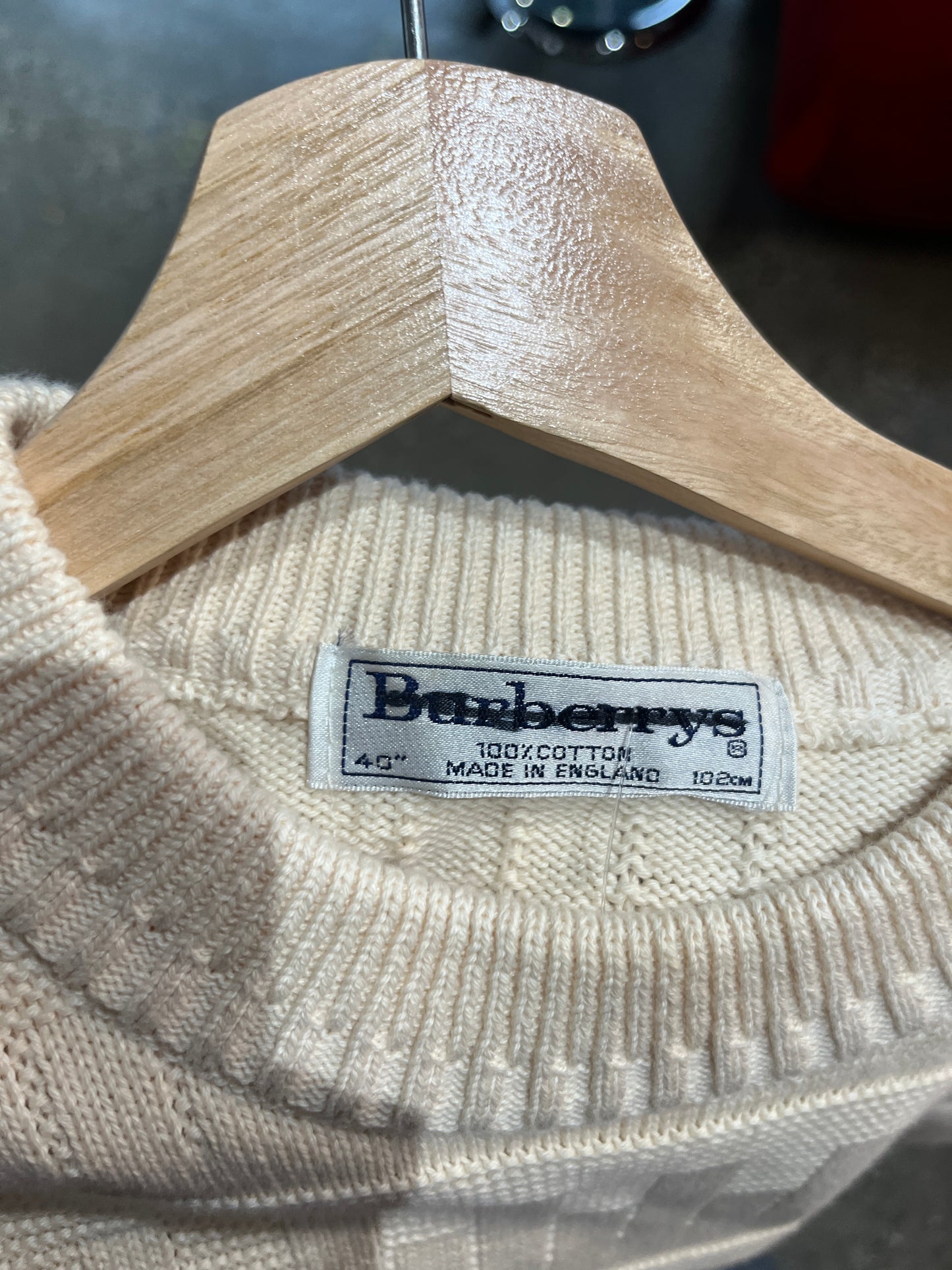 (M/L) Burberry Cream Script Cableknit