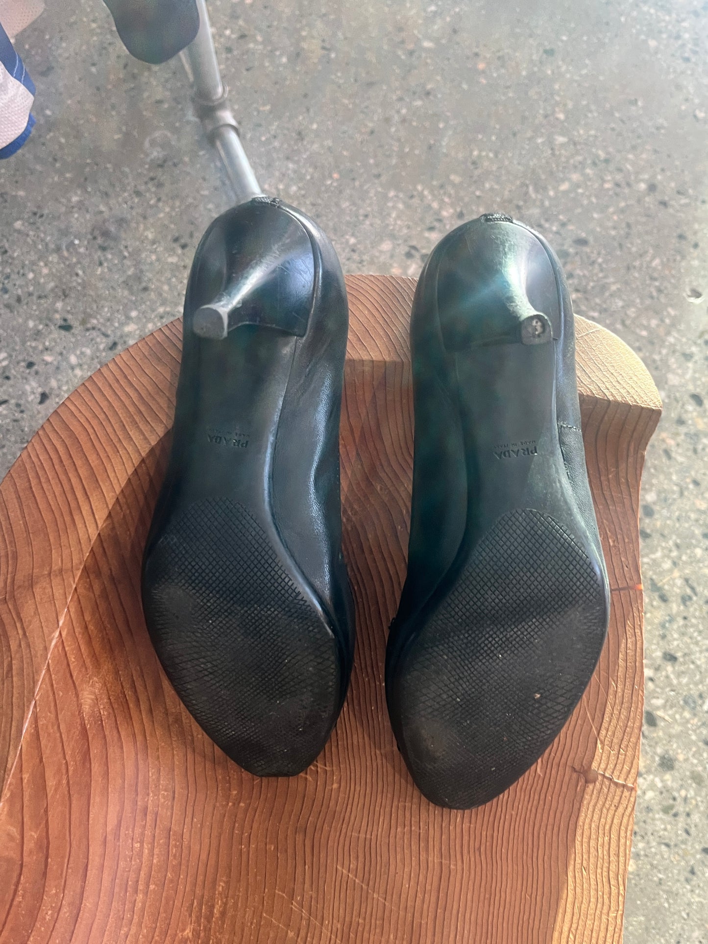 (7 US) 2000s Prada Pumps