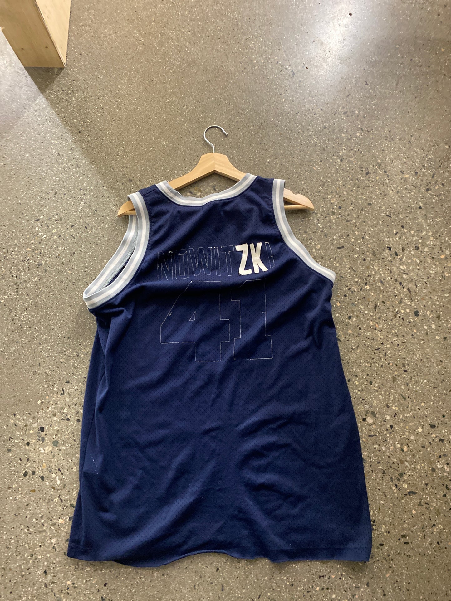 (L/XL) 90s Dallas Mavs Dirk Jersey ( as is )