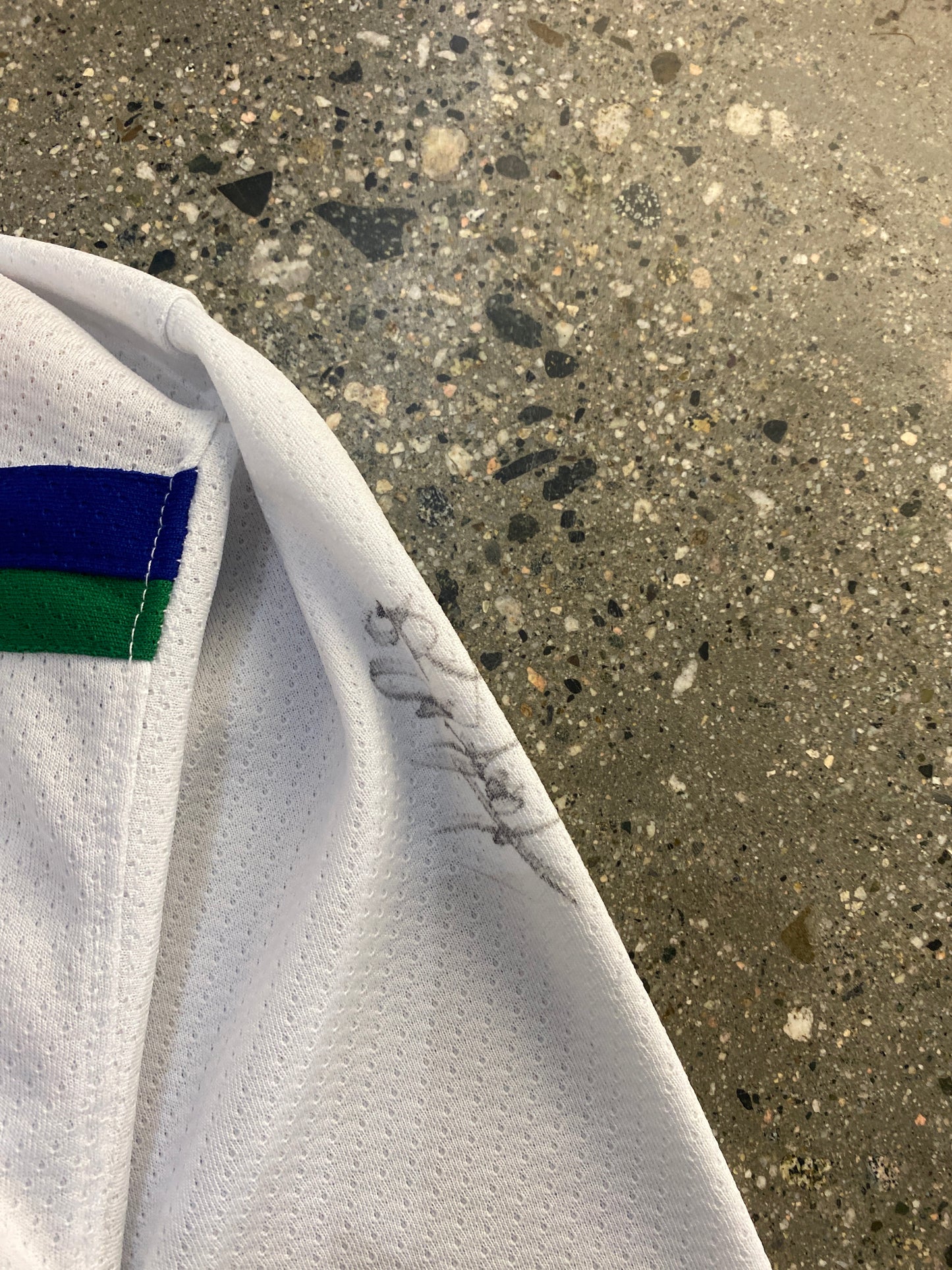 (S) Reebok Canucks Jersey ( as is )