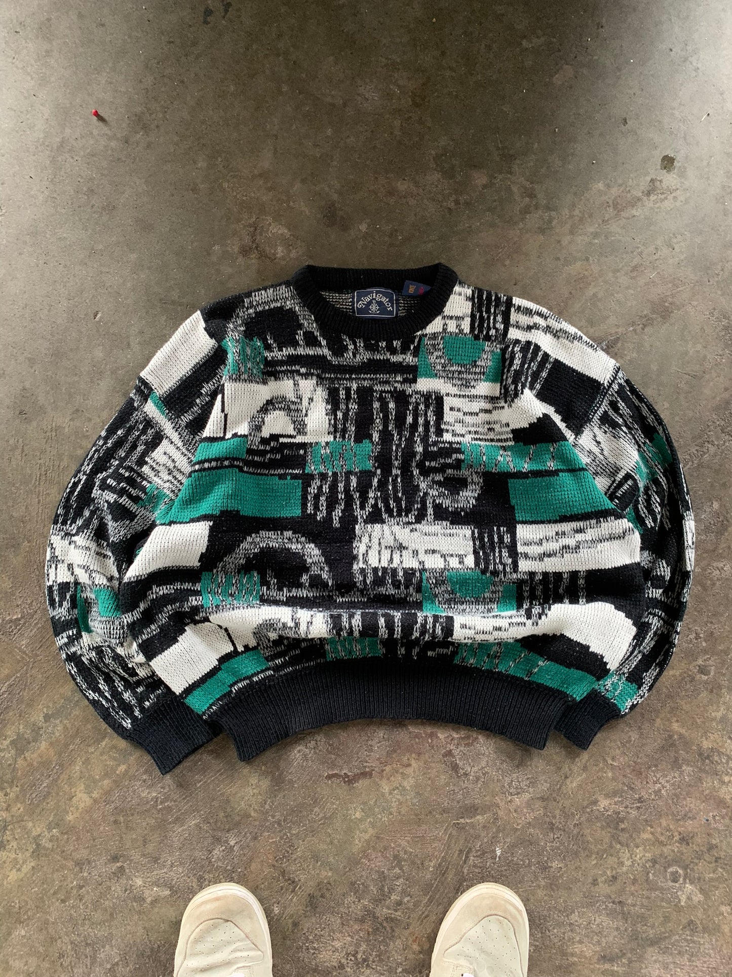 (M/L) 80’s Abstract Pattern Knit