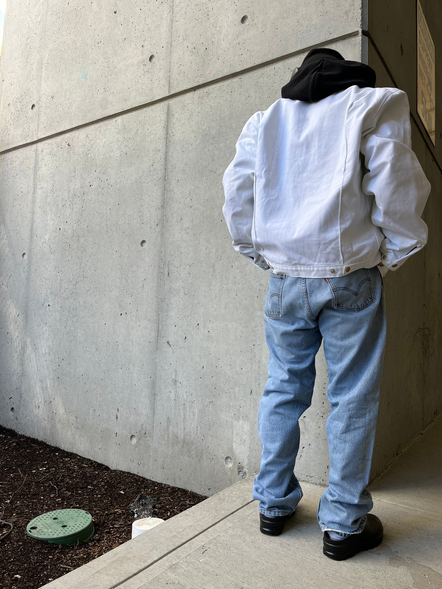 (32”) Vintage Levi 550 Distressed Jeans