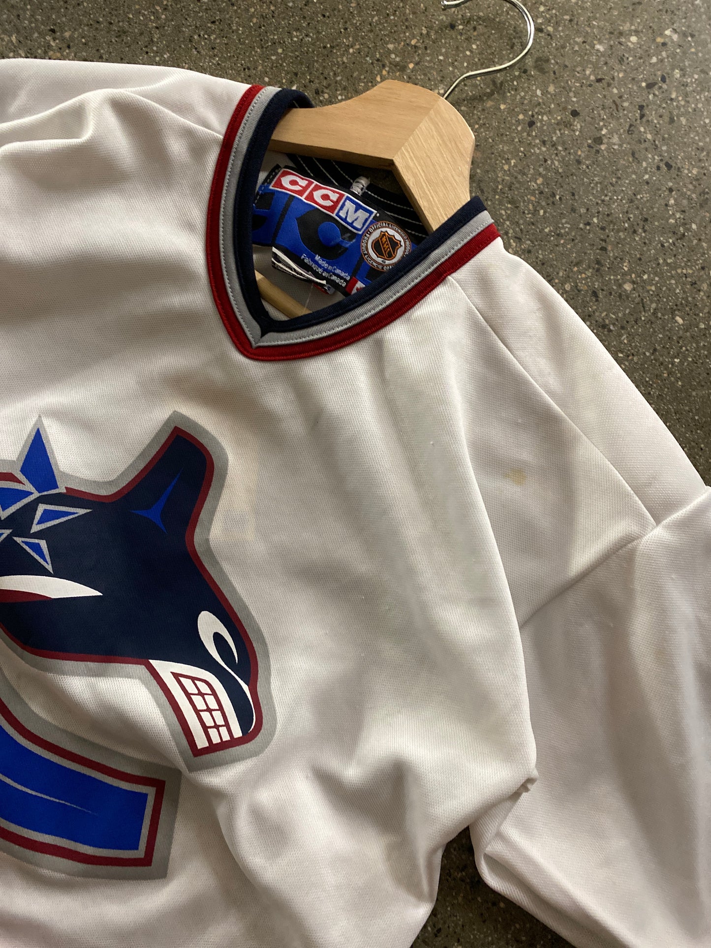 (XXS) CCM Vancouver Canucks Jersey ( stains )