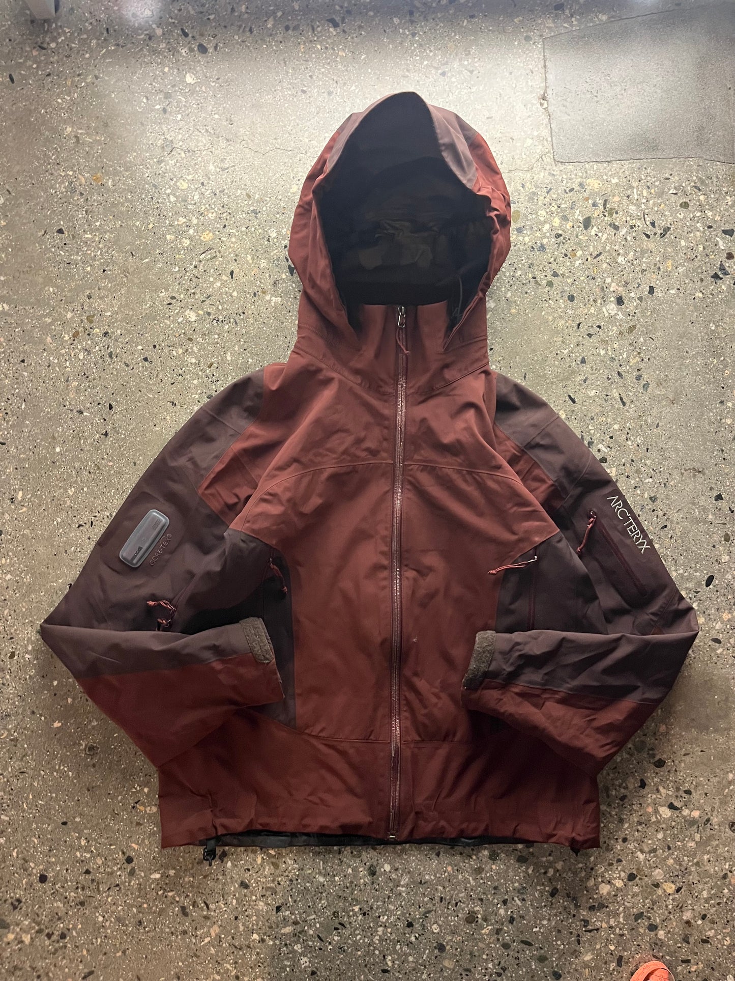 (M) 2010 Arc’teryx Sting Ray Mahogany