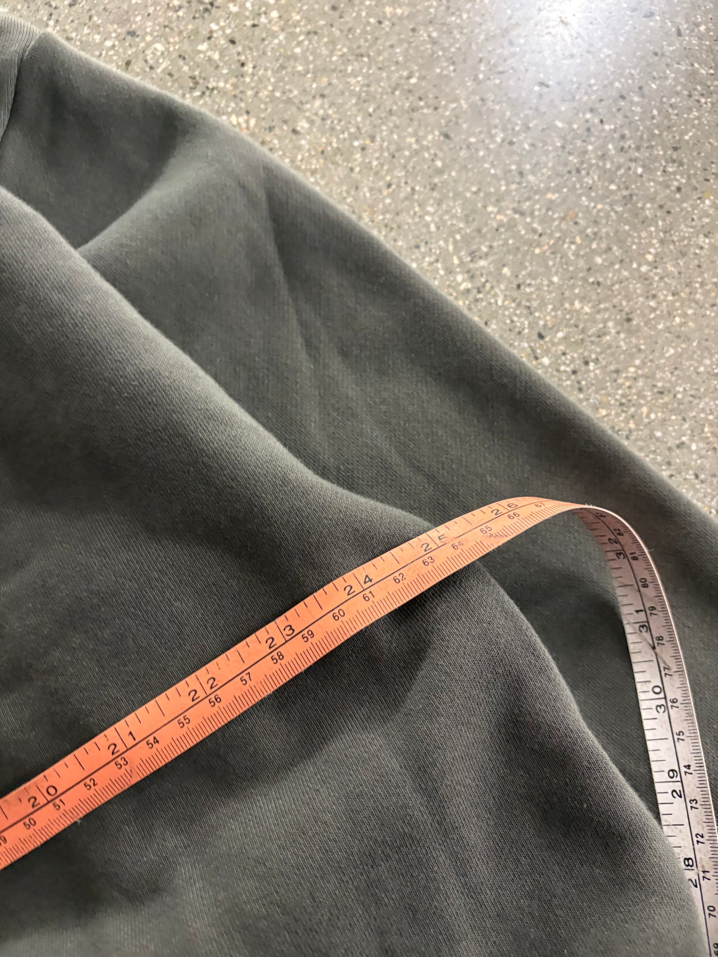 (L) Essentials Crewneck Brand new