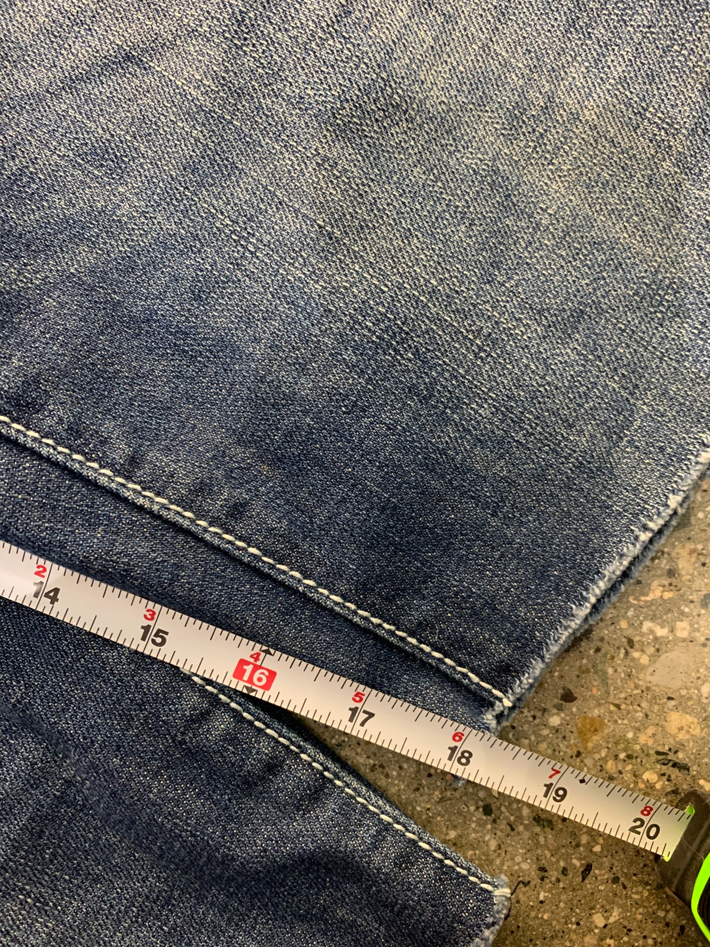 S109 - 38W Ecko Unlimited Cutoffs