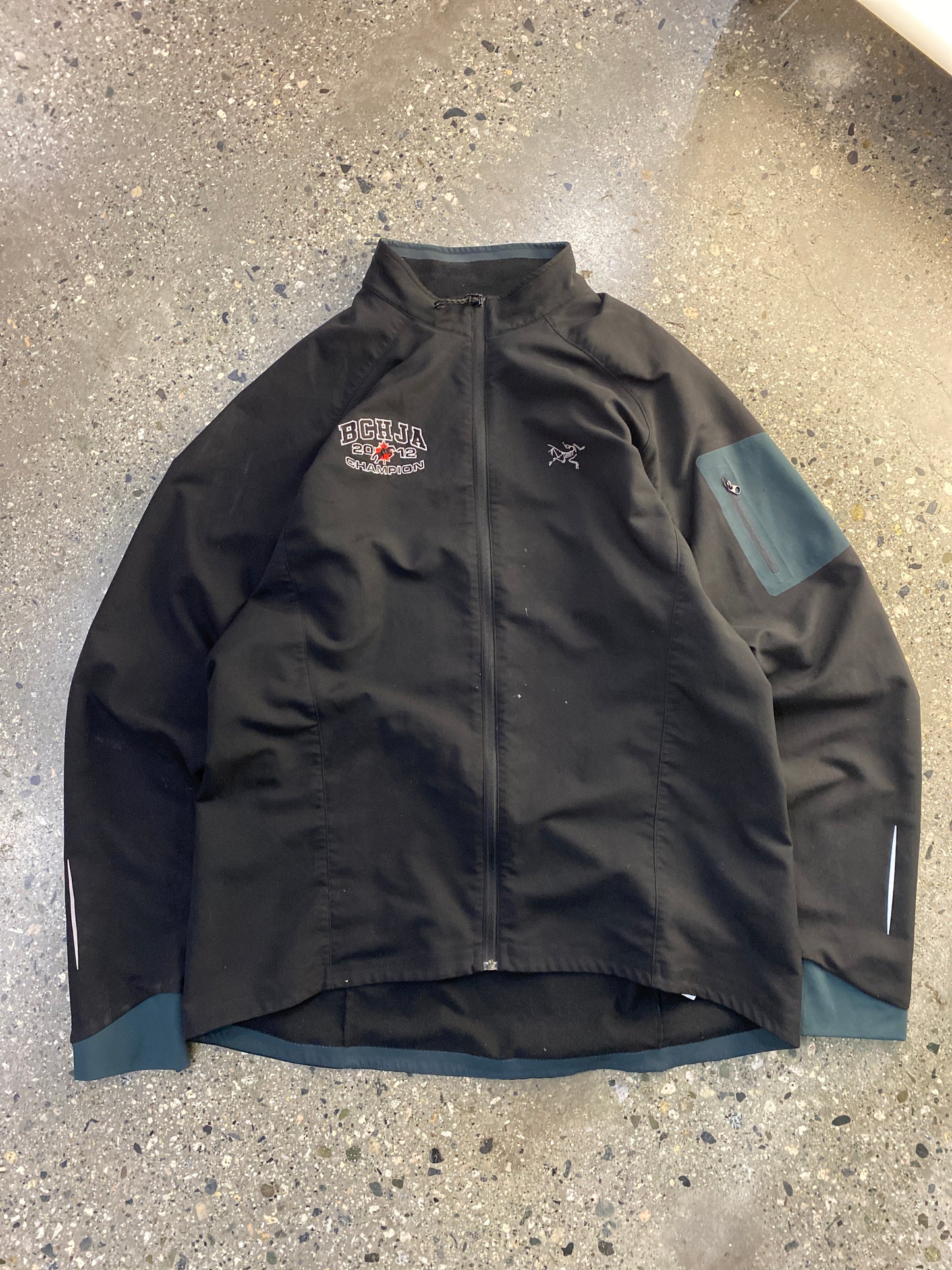 (L) FW11 - Arc’teryx Zip up Light Jkt Hockey Warmup