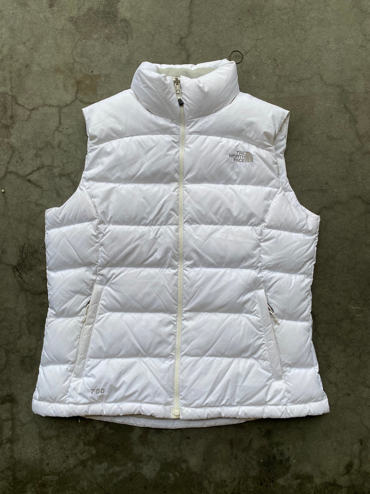 (L) The North Face 700 White