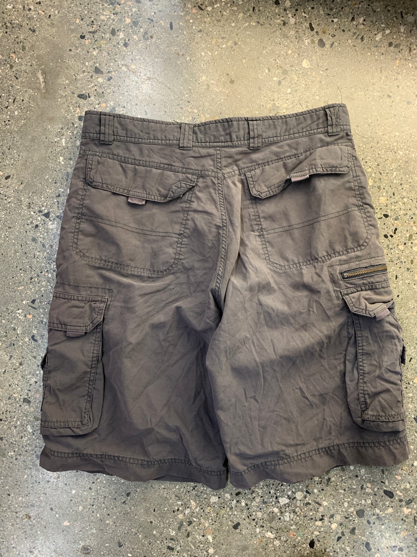 s84 - 32w Nike ACG CARGO SHORTS