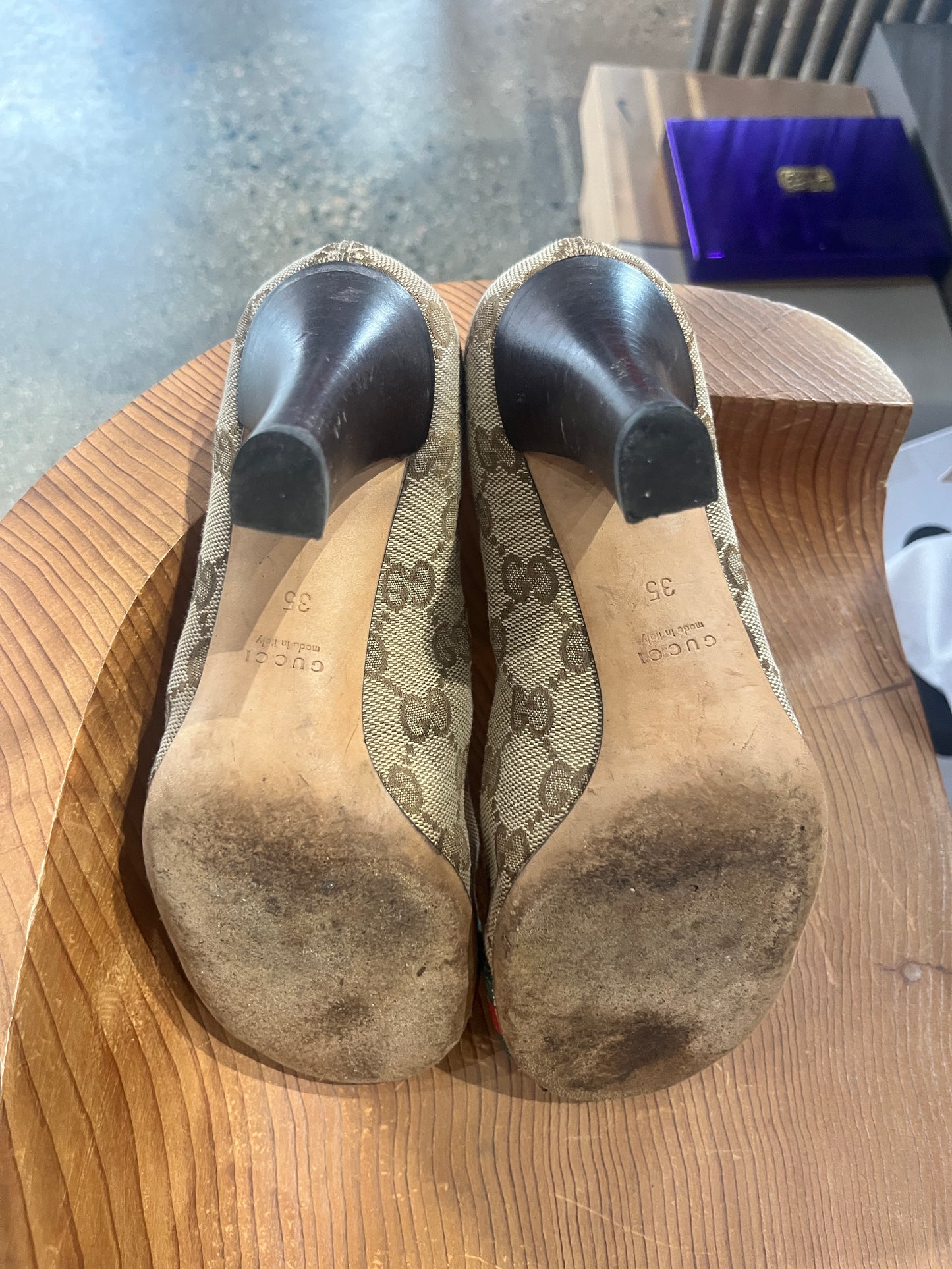 (5 US) Gucci GG Canvas Pump