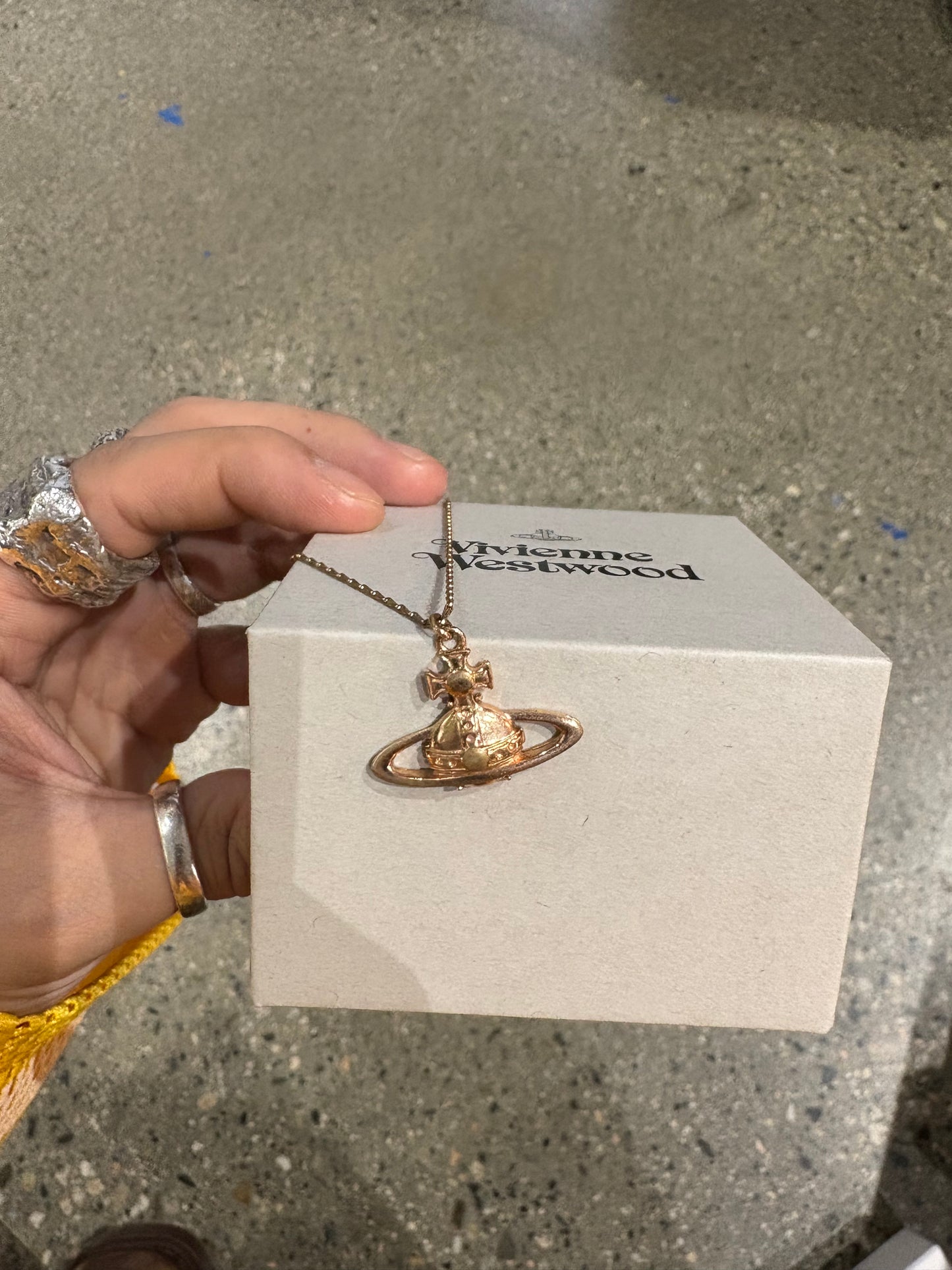 (9”) Genuine Vivienne Westwood Suzie Orb Necklace