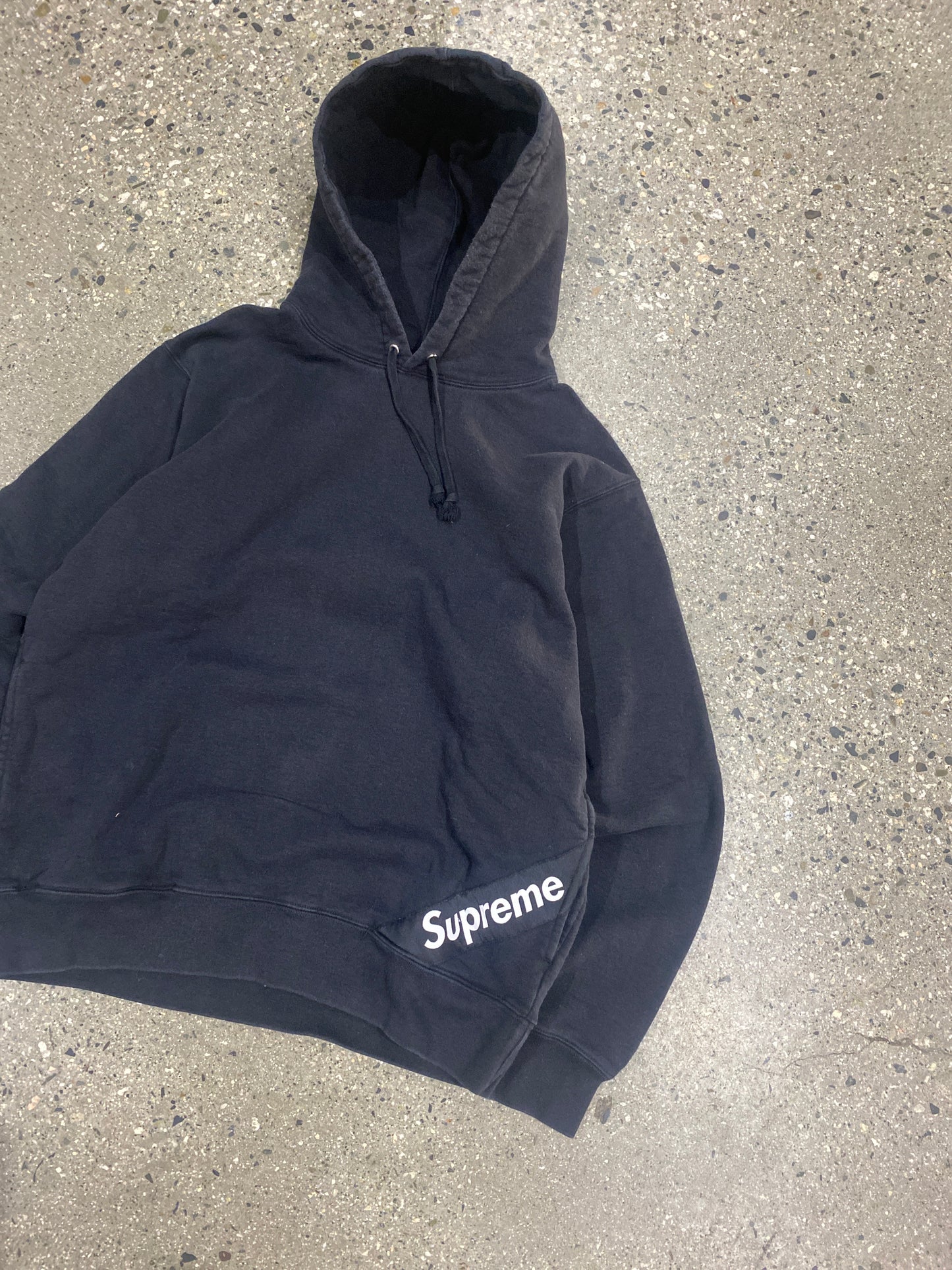 (L) Supreme Waist Box Logo