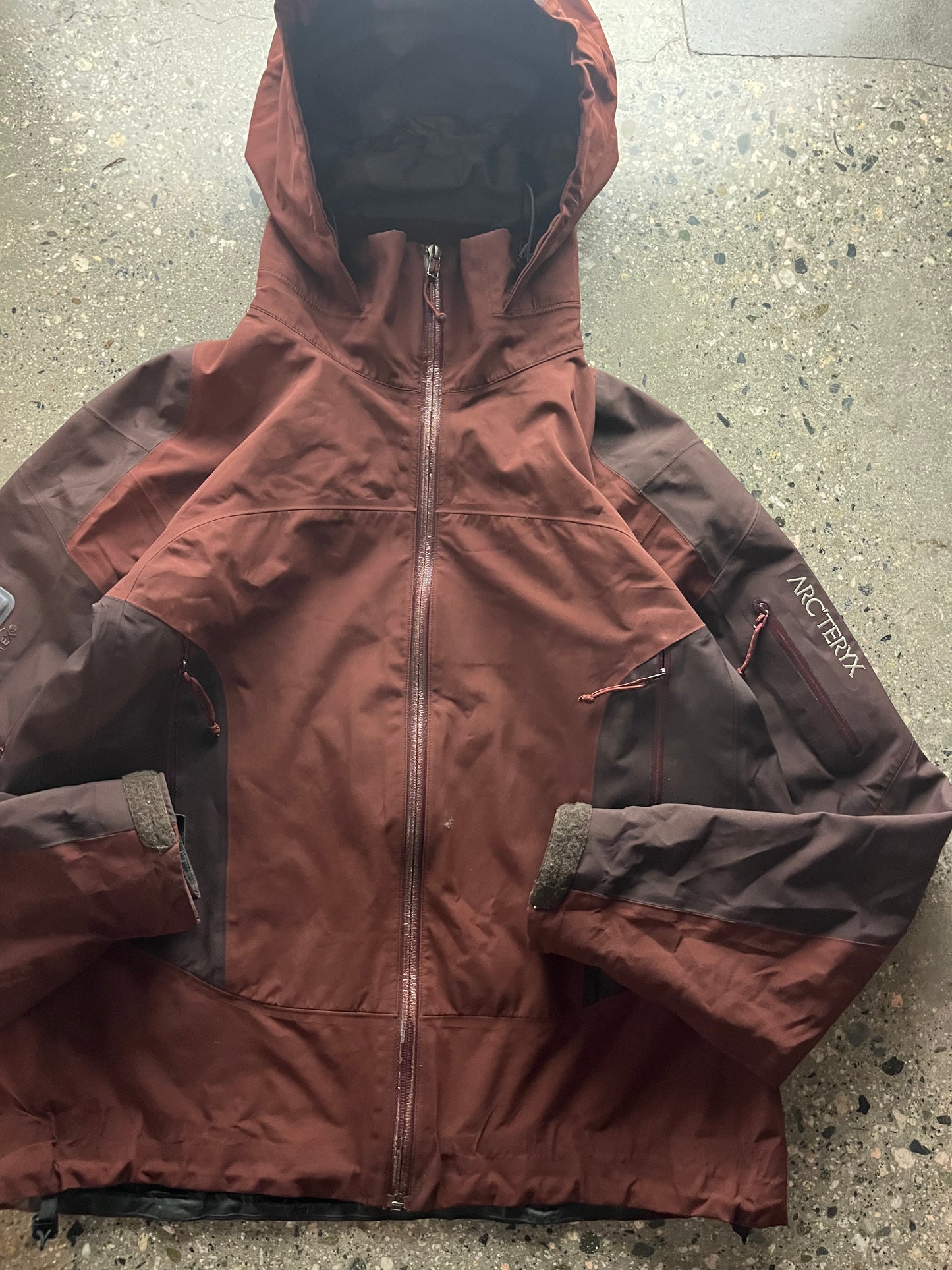 (M) 2010 Arc’teryx Sting Ray Mahogany