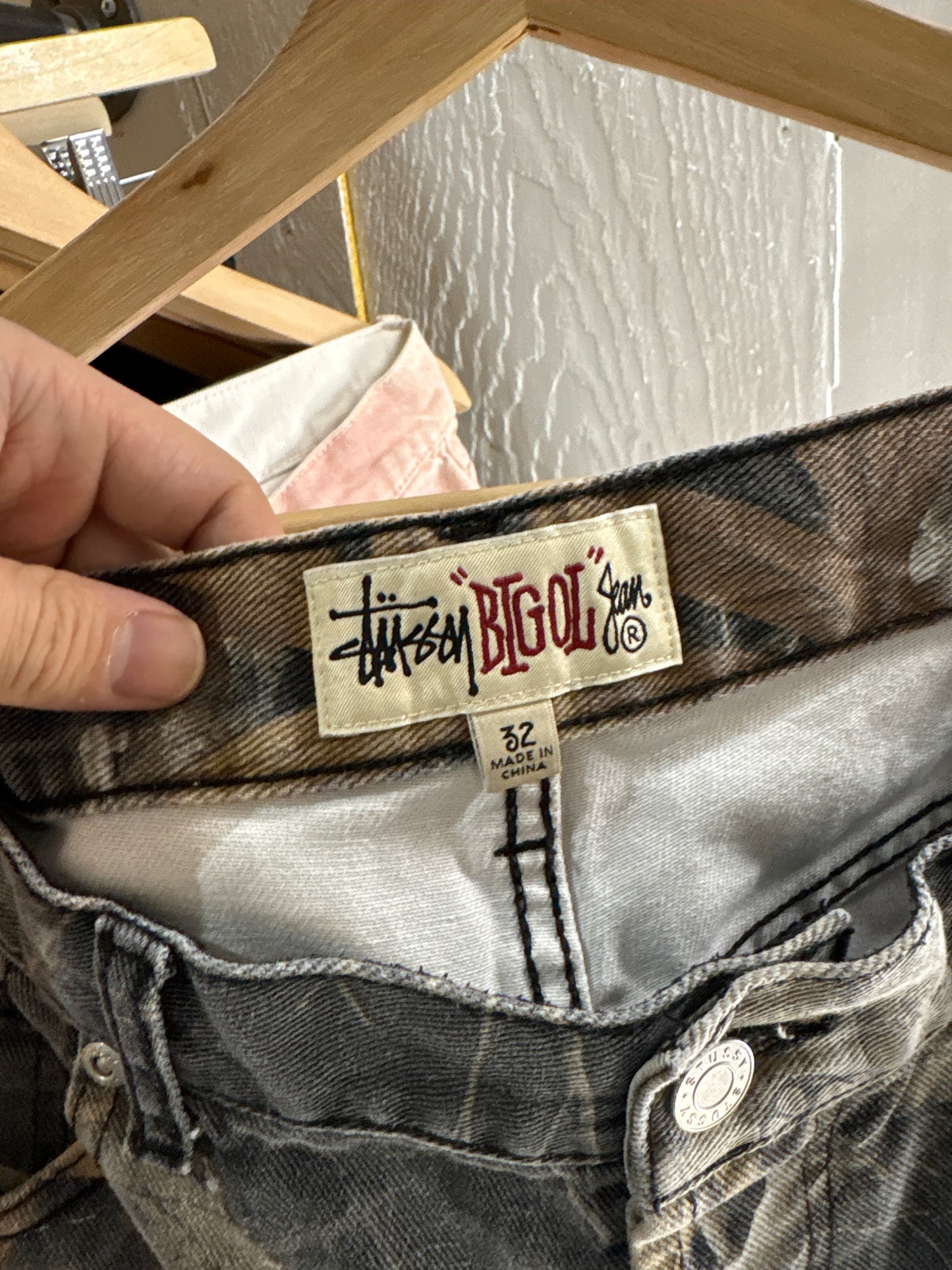 (32”) Medium Baggy Stussy Real Tree Big Ol Jeans