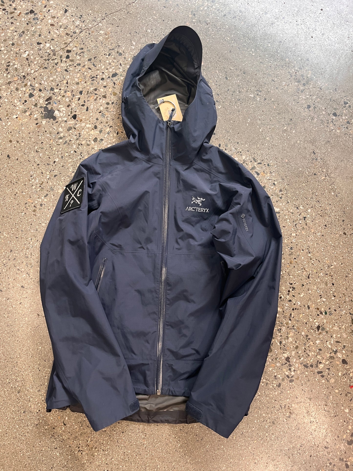(Womens S) Navy Arcteryx Beta LT
