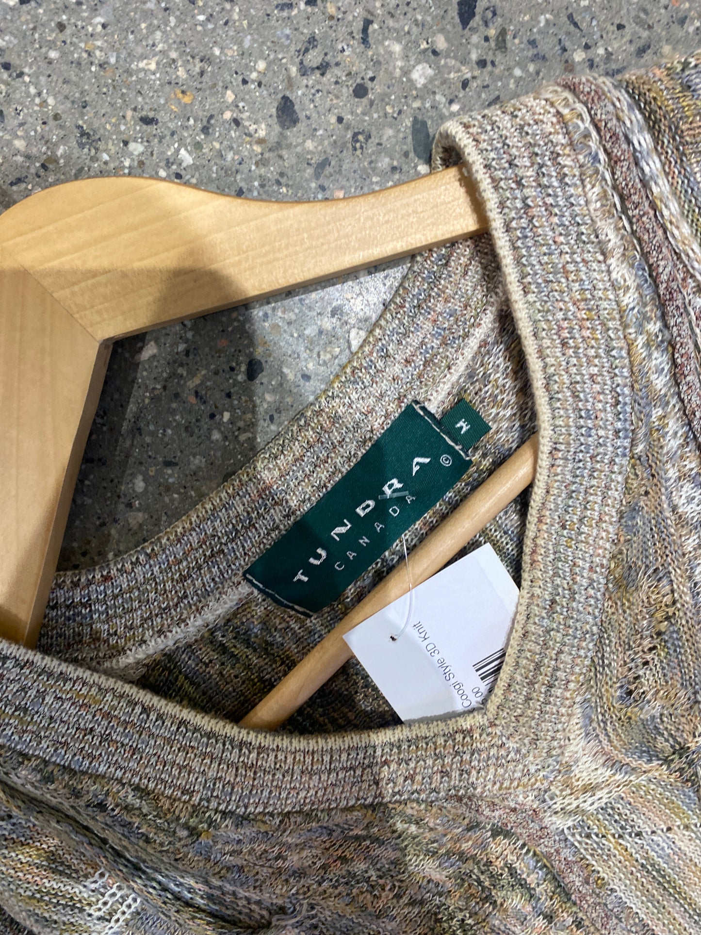 (M/L) Tundra V Neck Coogi Style 3D Knit