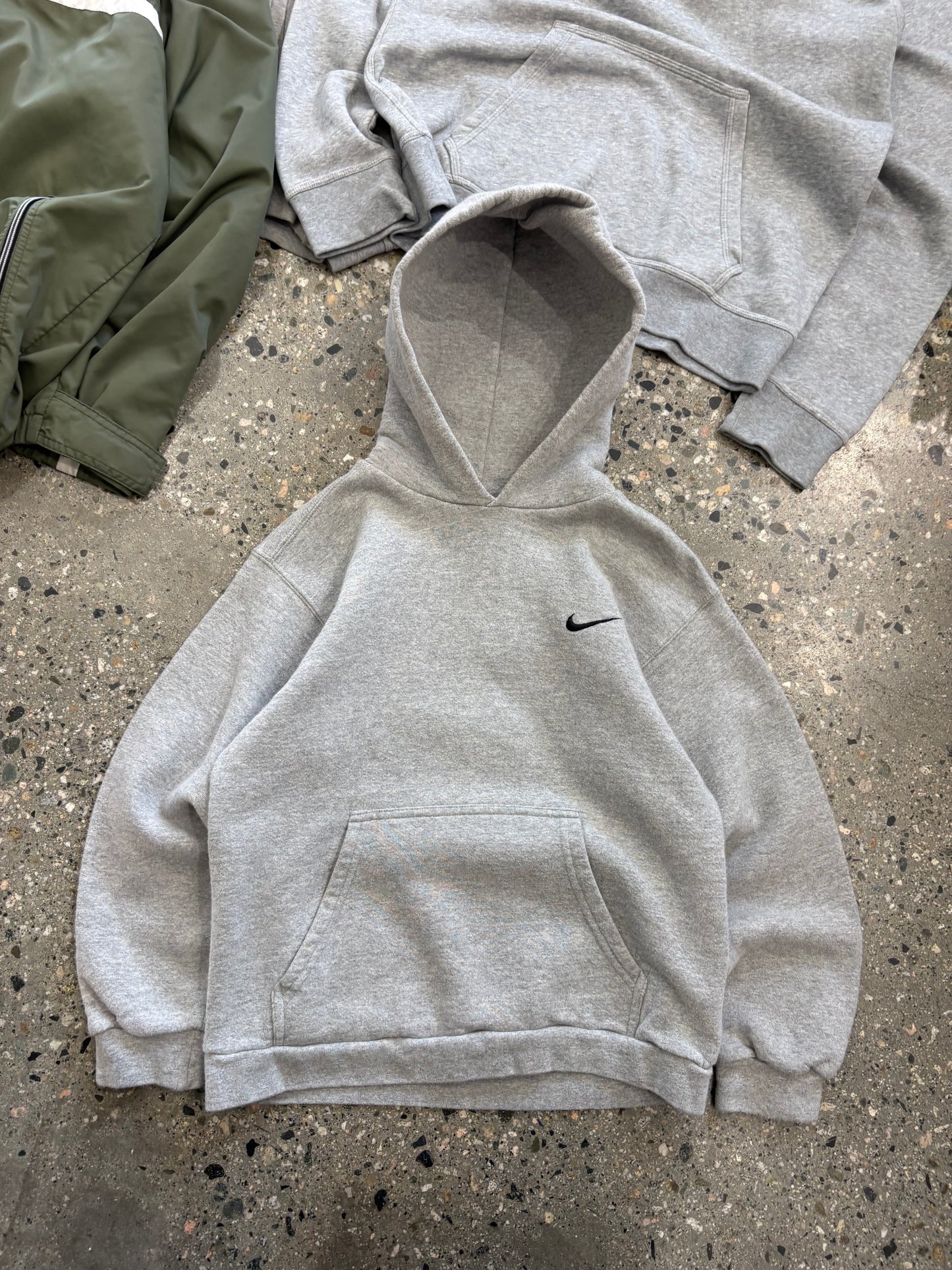 (XS/XXS) 90s nike hoodie