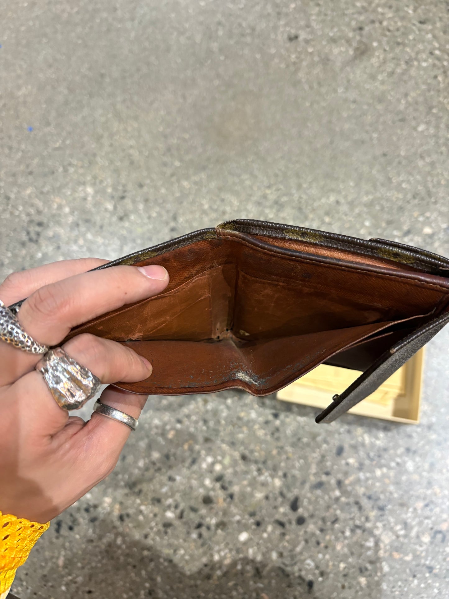 90s Louis Vuitton Trifold Monogram Wallet