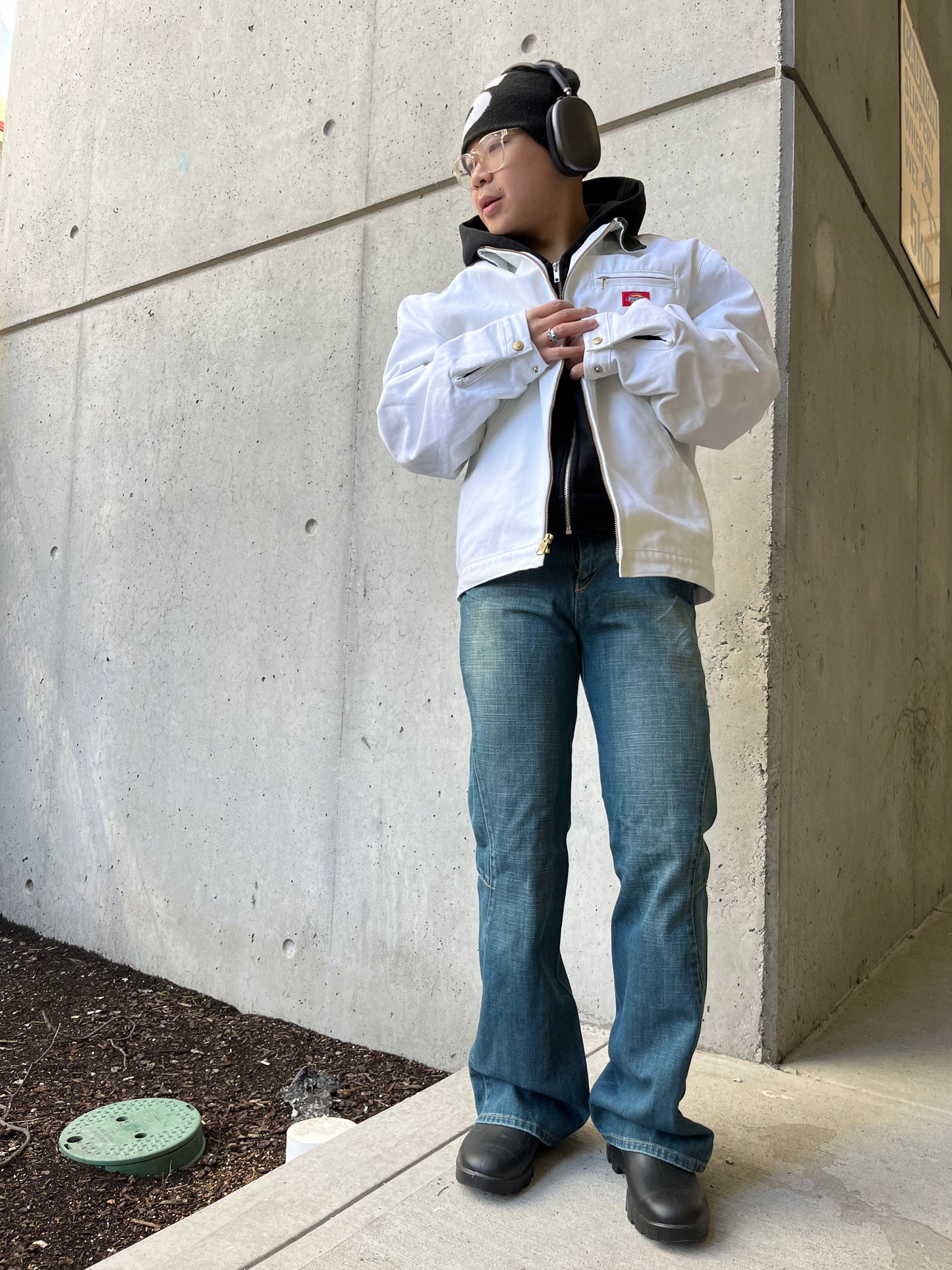 (29”) Levi’s Distressed Bootcut Jeans