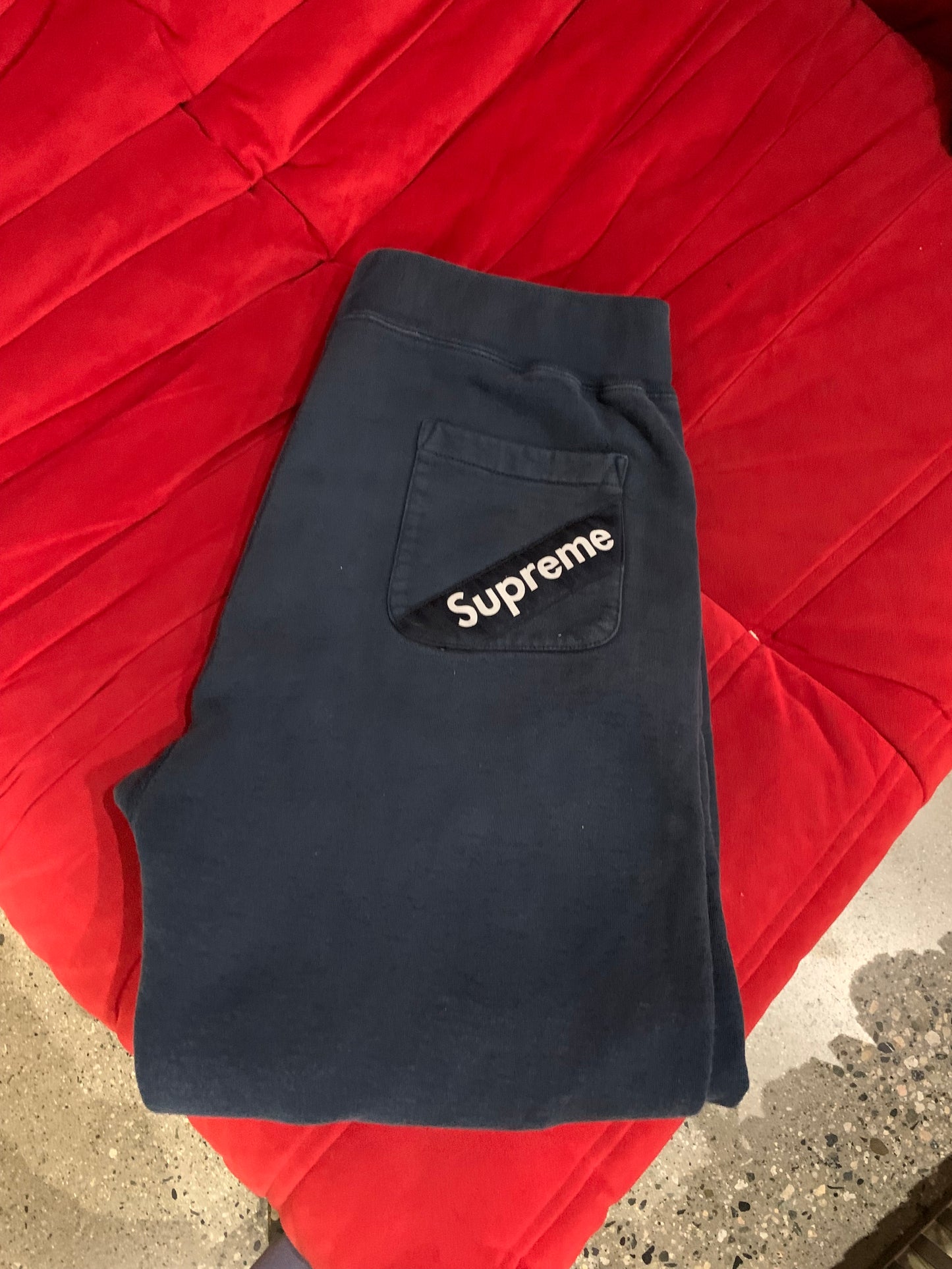 (L) Supreme Script Sweatpants