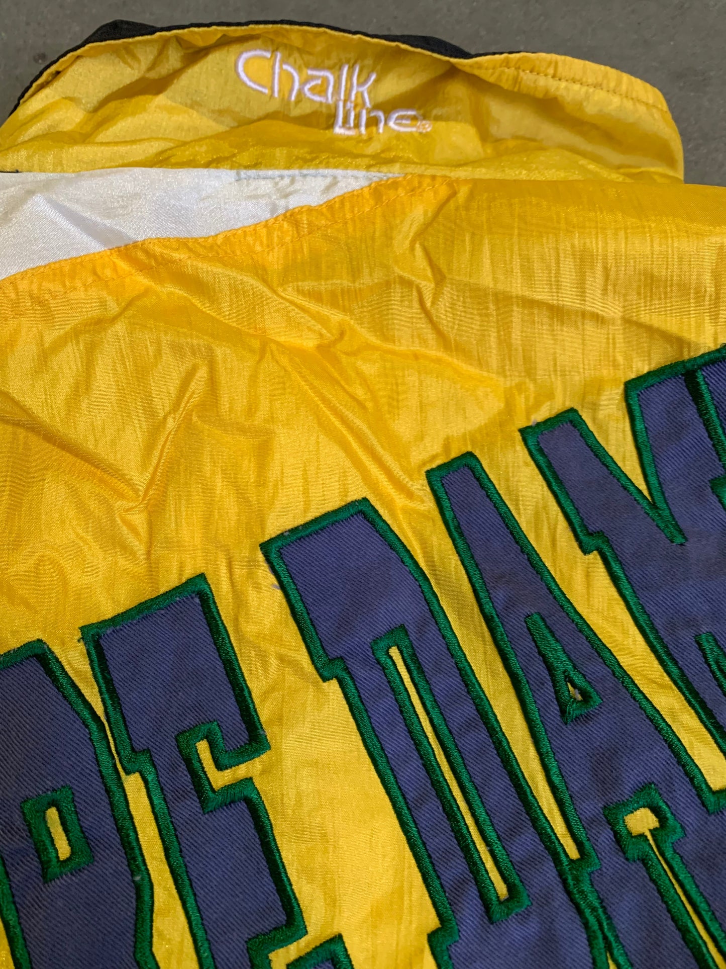 (M/L) 90’s Notre Dame Chalkline Windbreaker