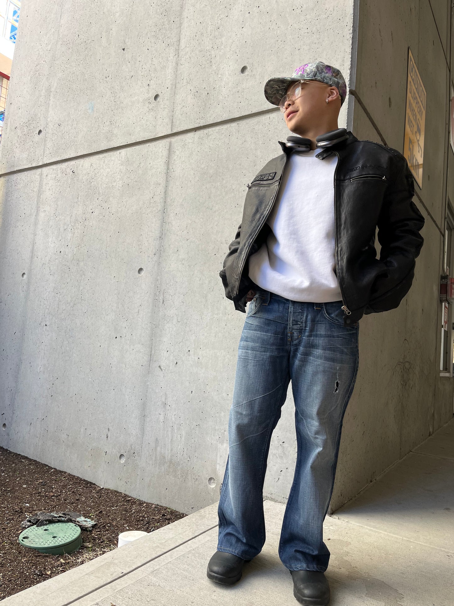 (35”) Baggy Rock & Republic Denim