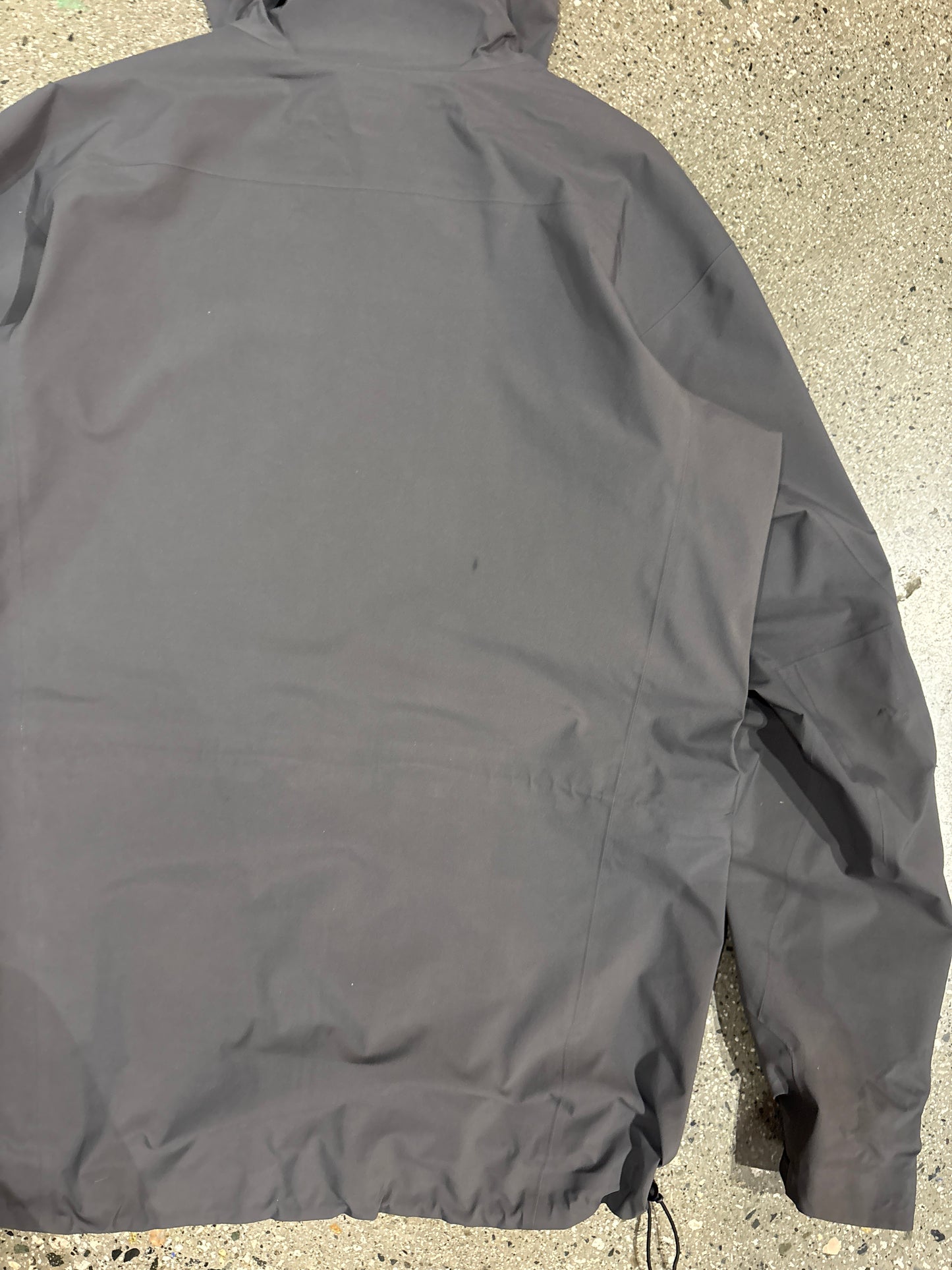 (L) Grey Arcteryx Zeta AR