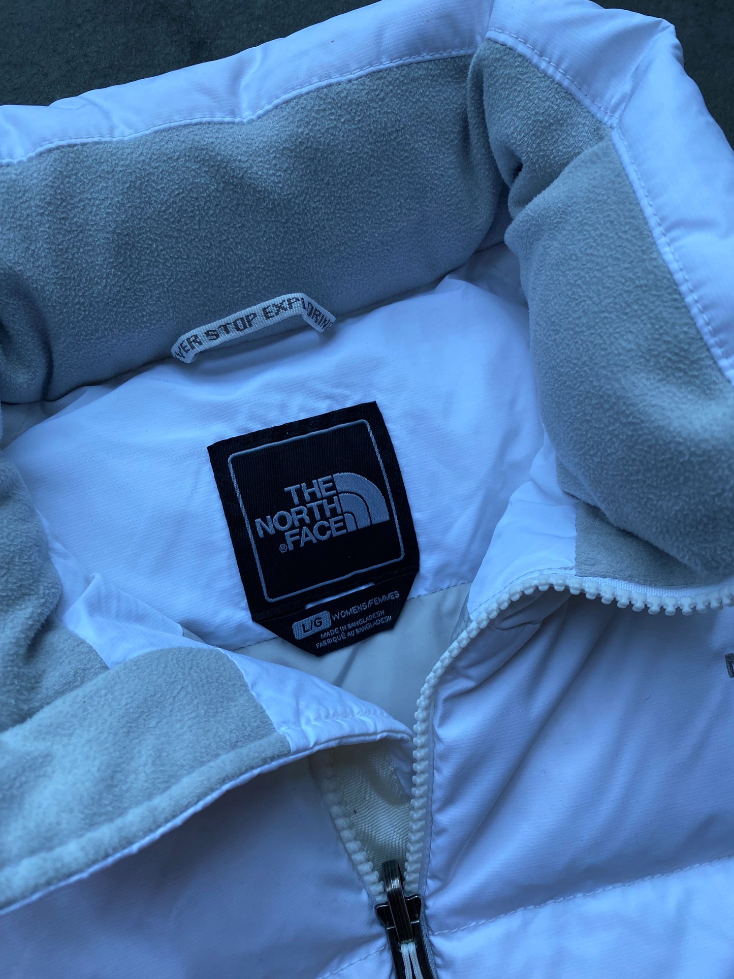 (L) The North Face 700 White