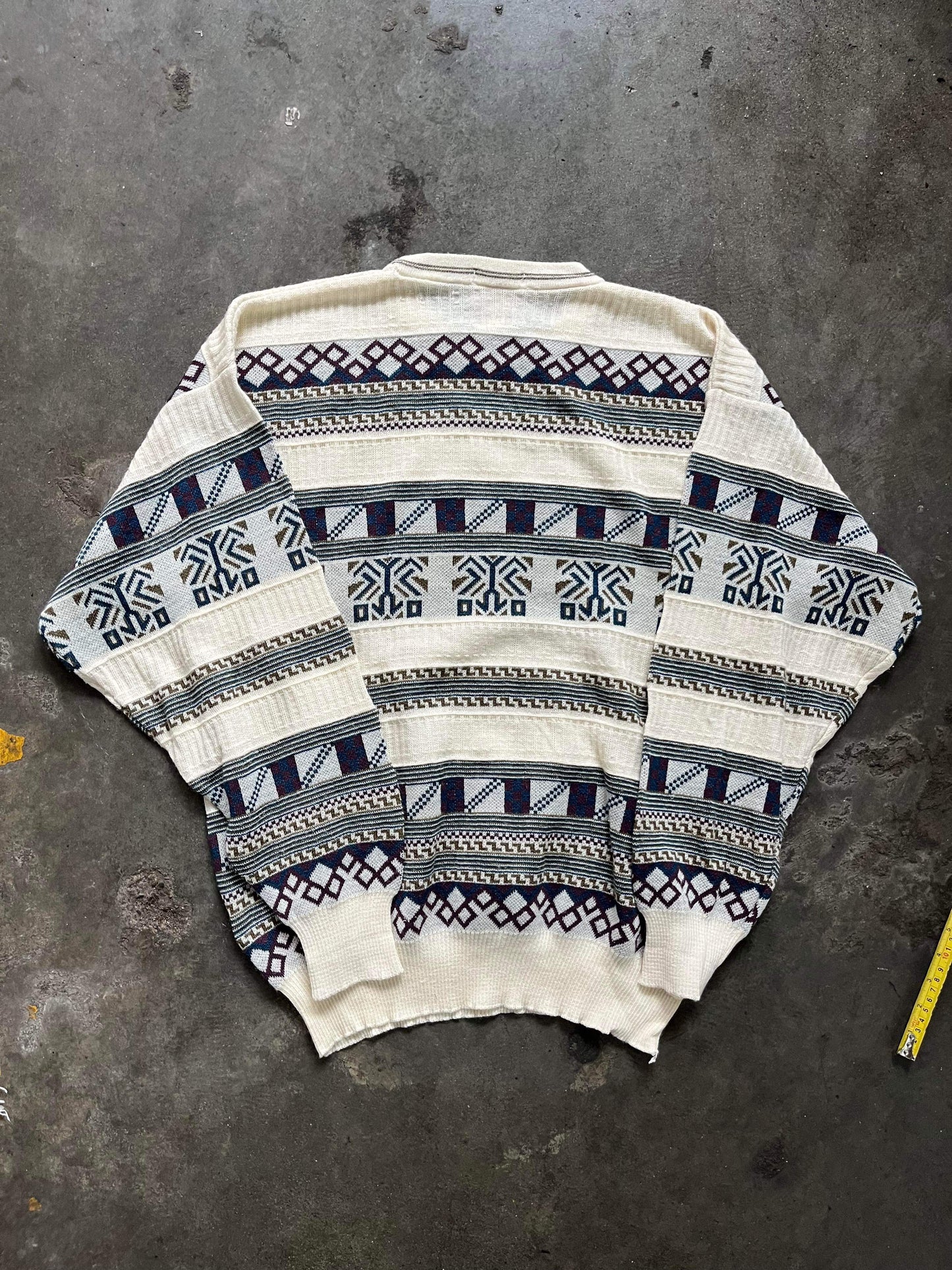 (L) Vintage Patterened Knit