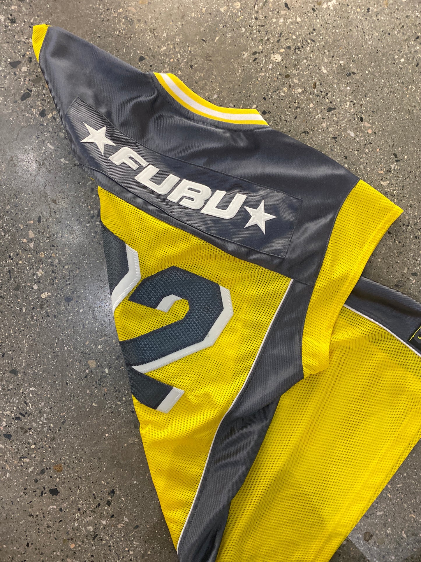 (M/L) FUBU SLEEVELESS JERSEY
