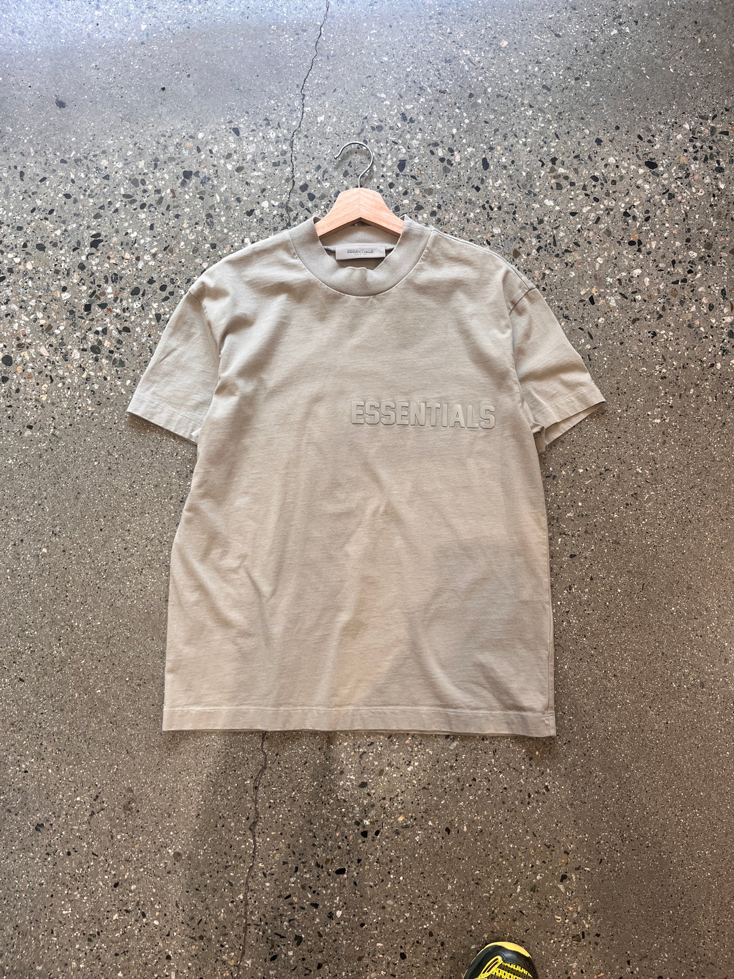(S/M) Mocha Essentials Tee