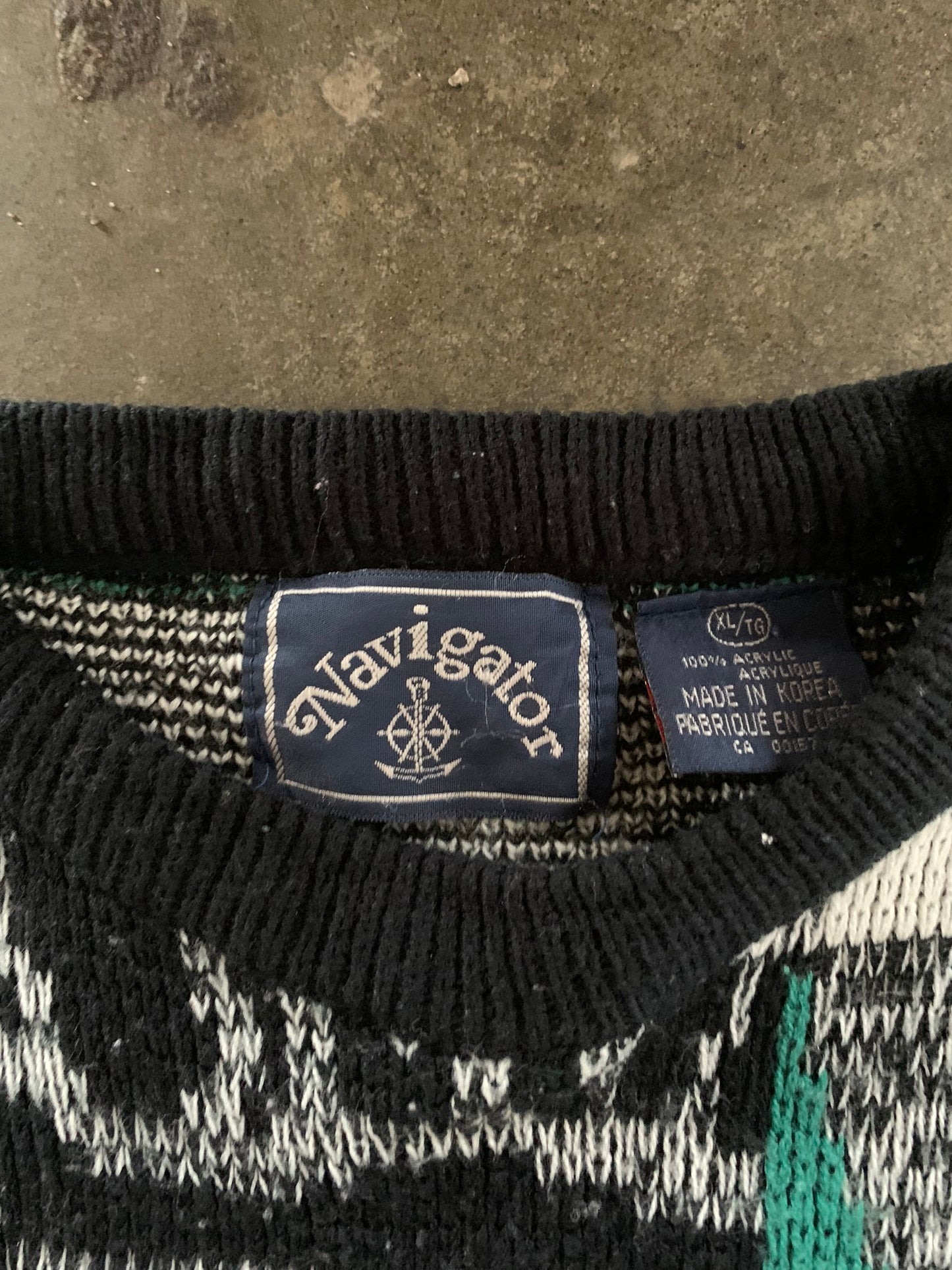 (M/L) 80’s Abstract Pattern Knit
