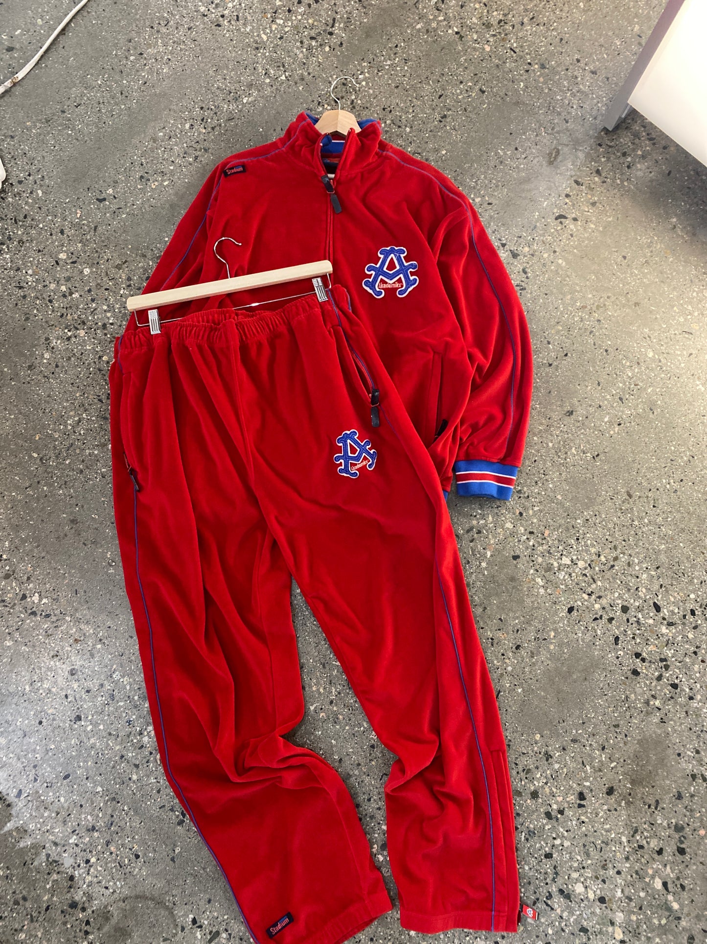 (M/L) Akademiks Velour Stadium Divison Track Set