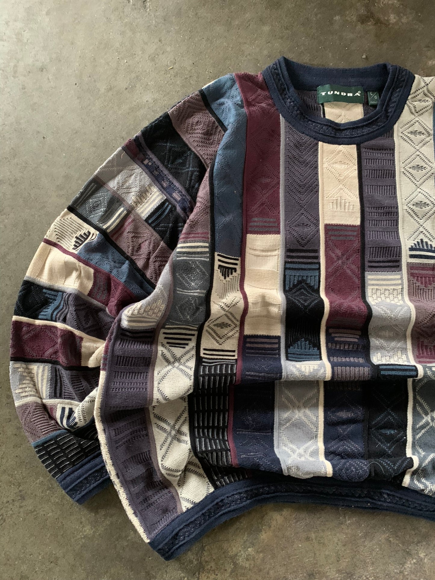 (L/XL) 90’s Tundra Pannelling 3D Coogi Knit