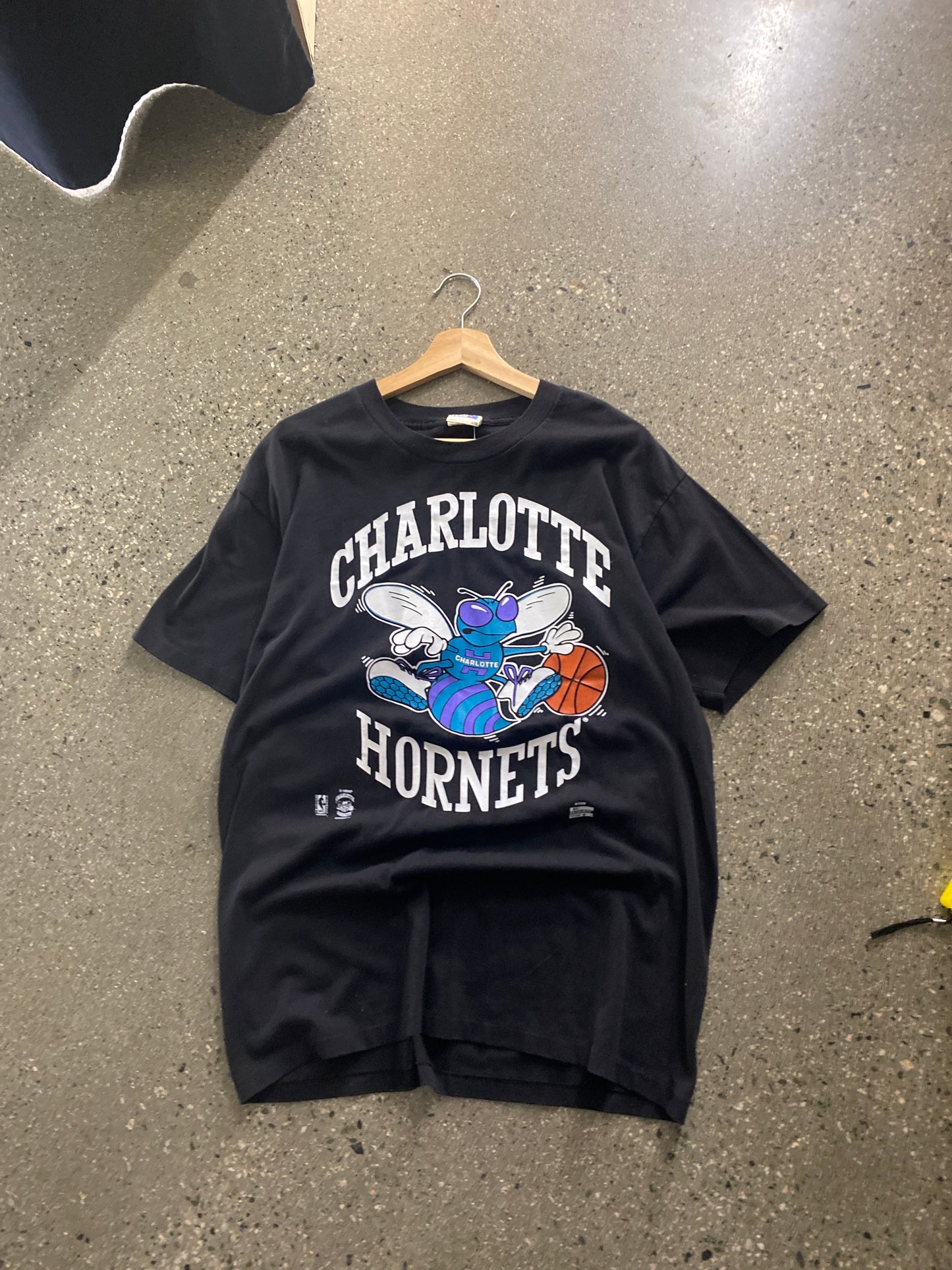 (L) 90s Charlotte hornet tee