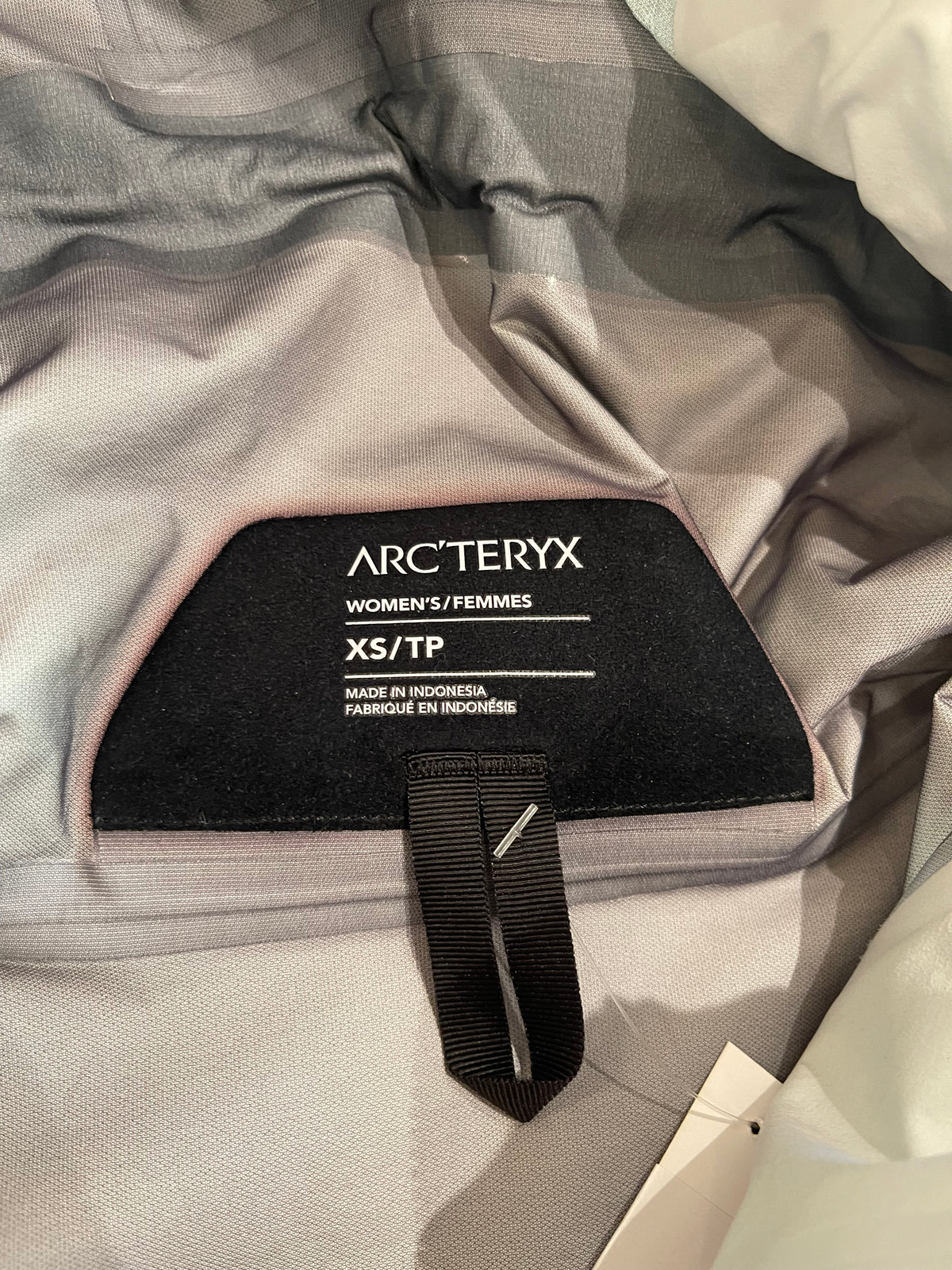 (XS) Arc’teryx Beta Platinum White Goretex Jacket